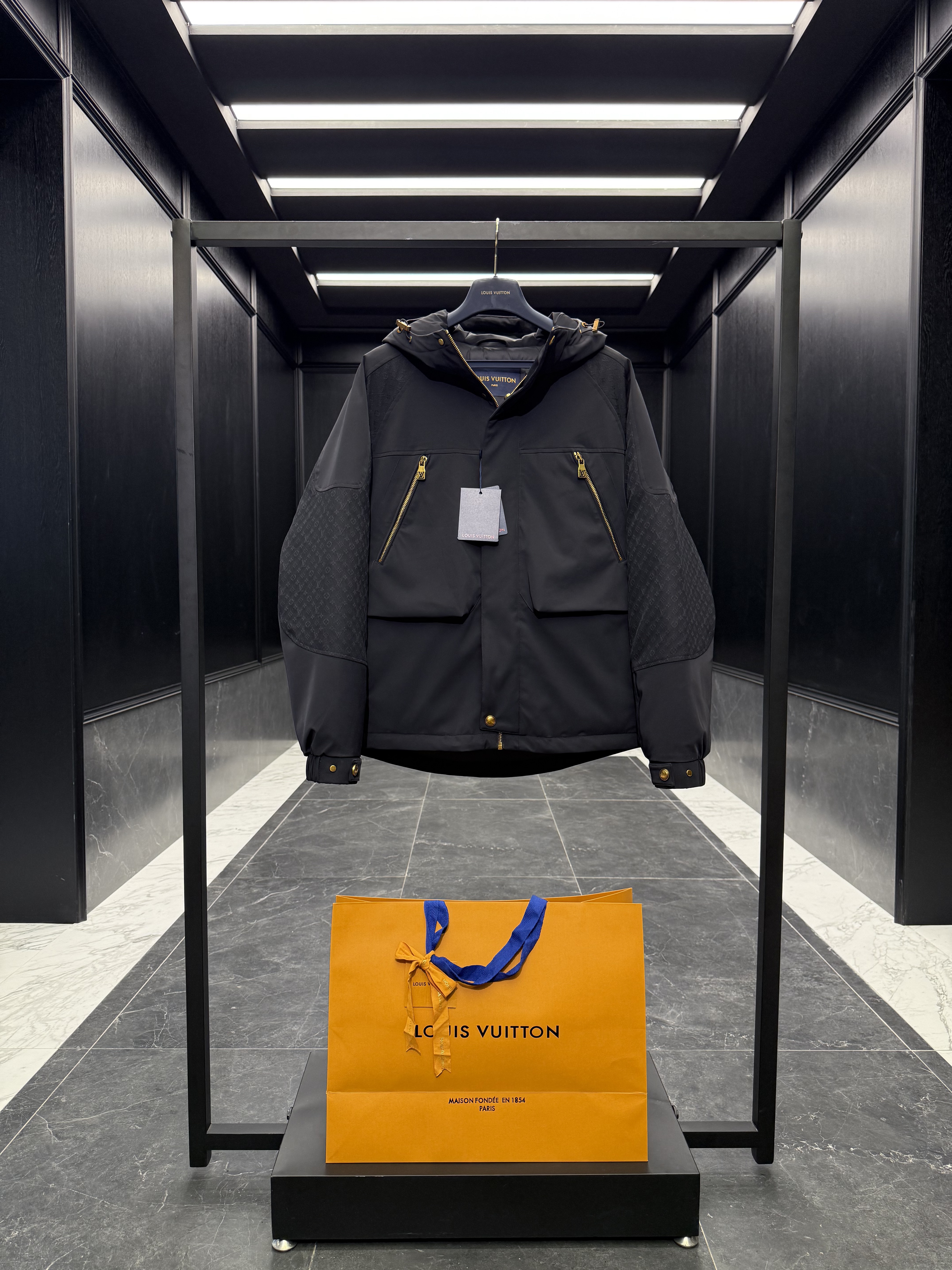 루이비통 Louis Vuitton 다운재킷 257