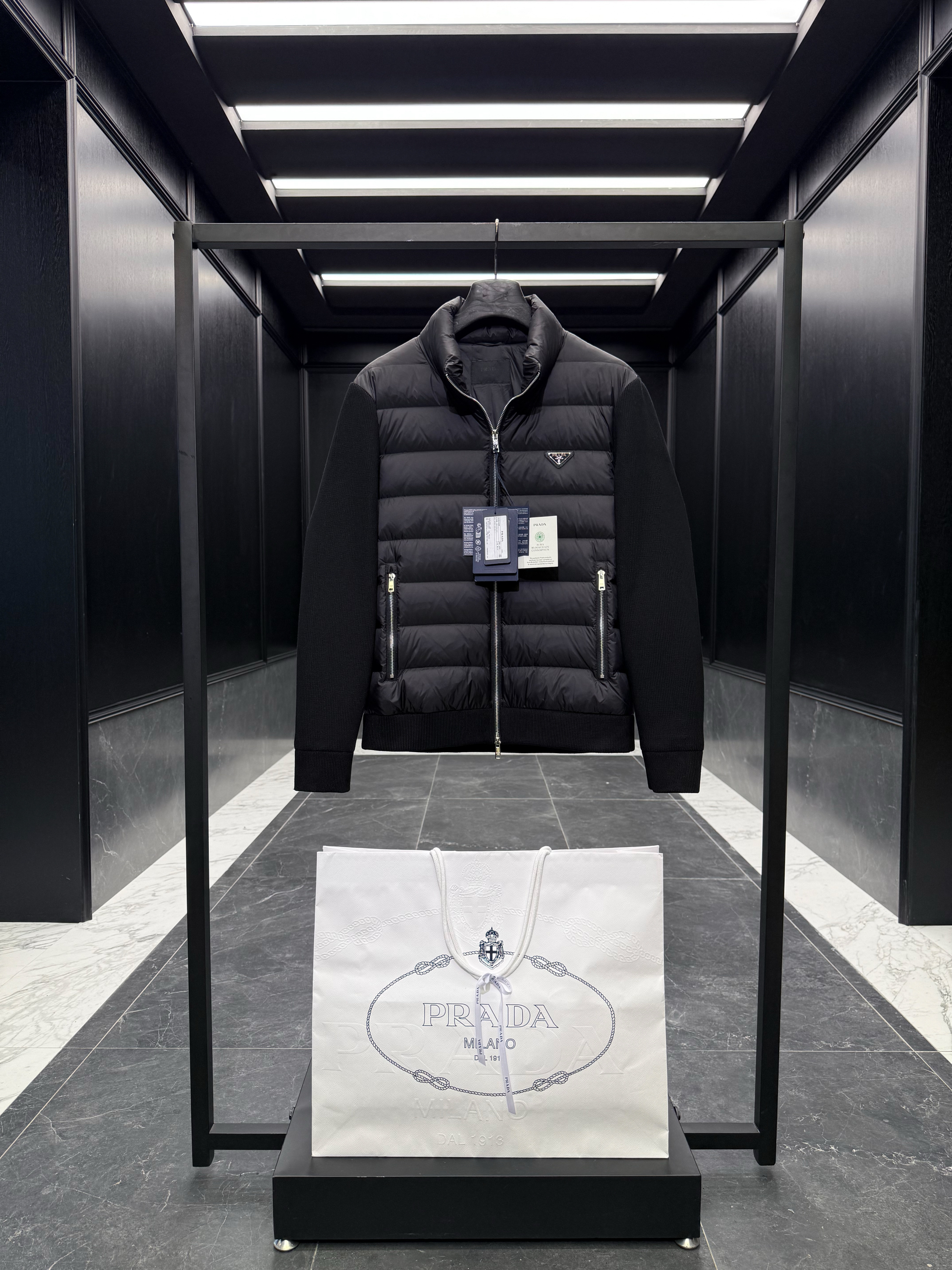 프라다 Prada 니트 패딩。