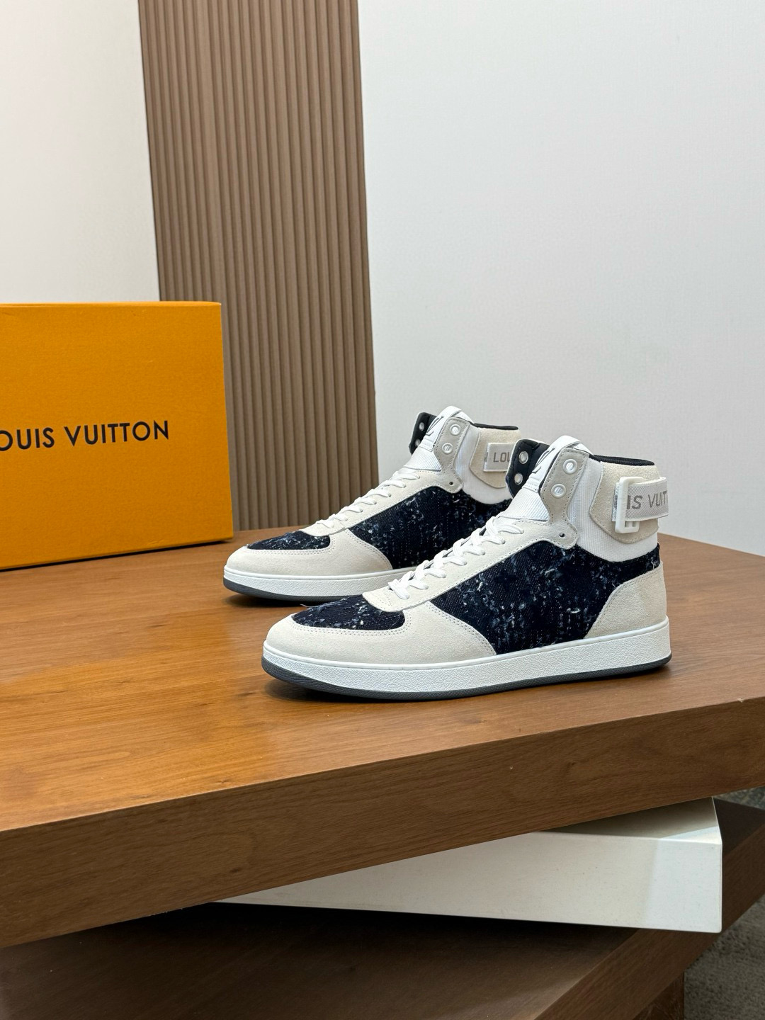 루이비통 Louis Vuitton Rivoli 스니커즈