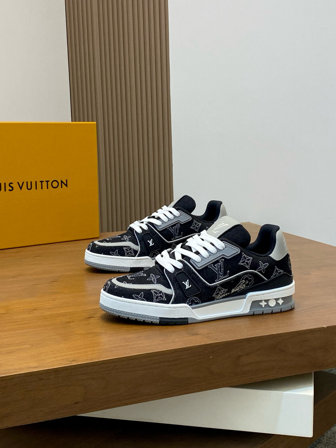 루이비통 Louis Vuitton Trainer 스니커즈