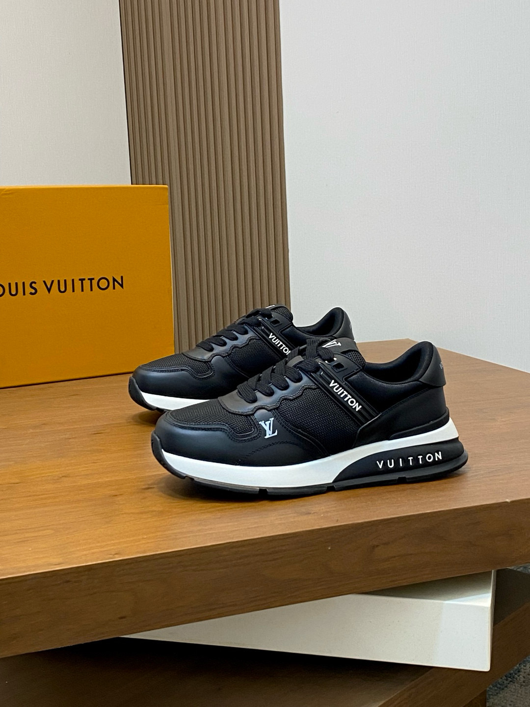 루이비통 Louis Vuitton Trainer 스니커즈