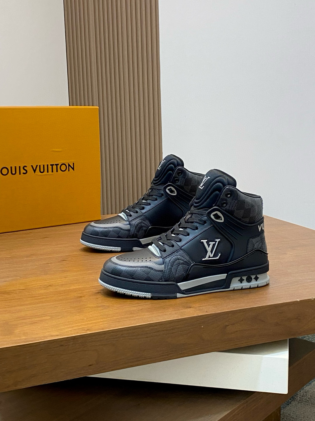 루이비통 Louis Vuitton 스니커즈