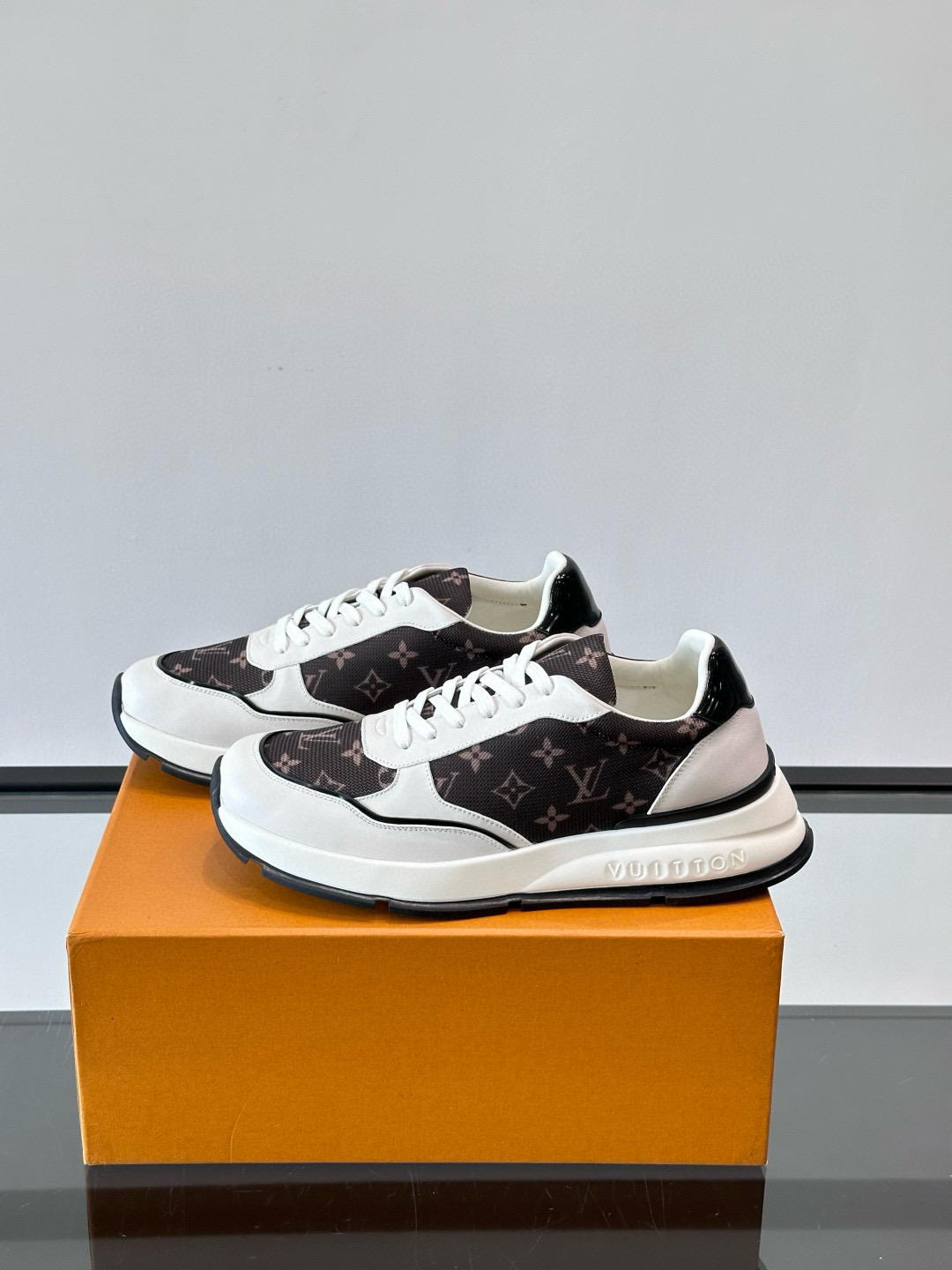 루이비통 Louis Vuitton 스니커즈