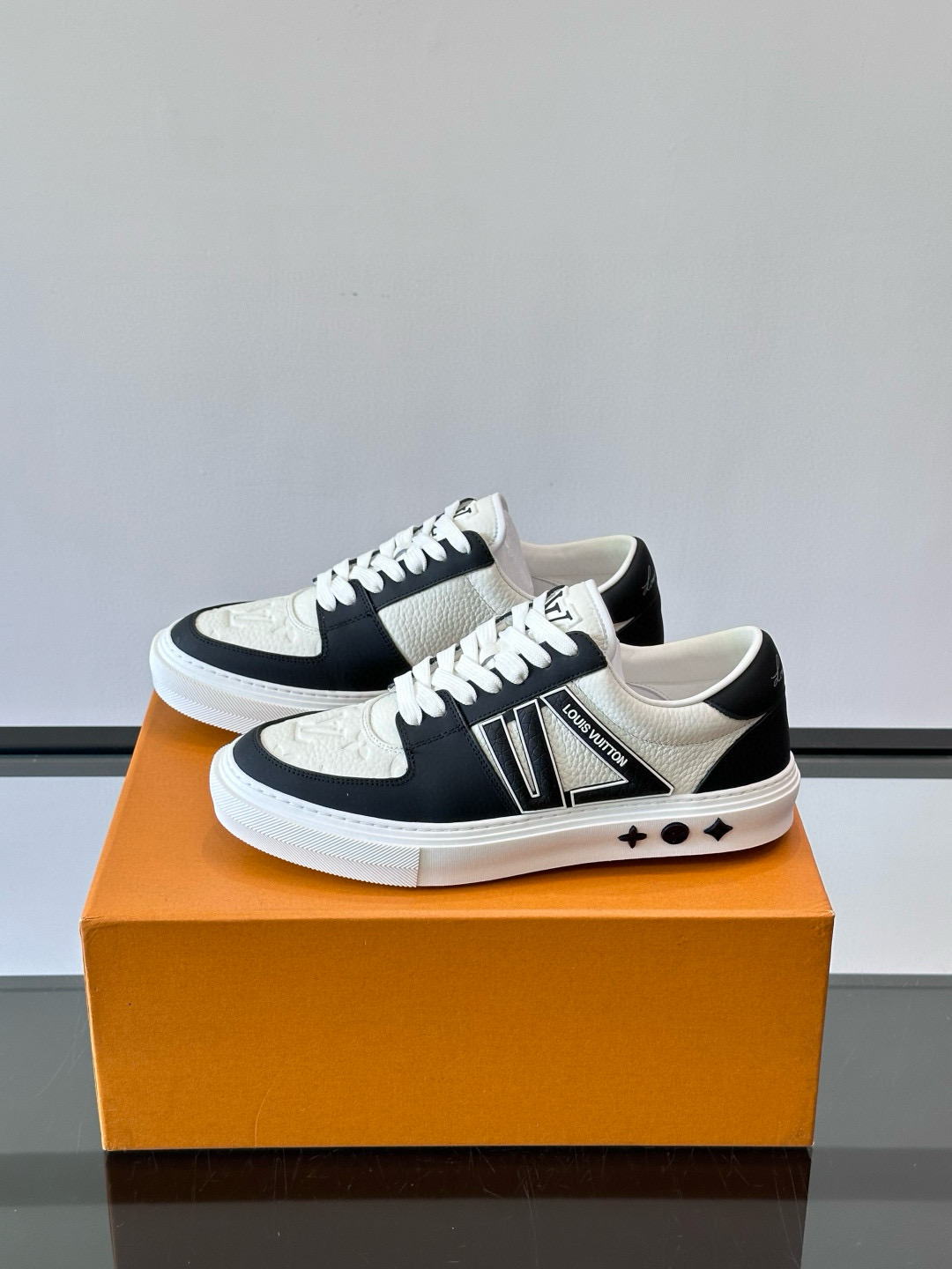 루이비통 Louis Vuitton 스니커즈