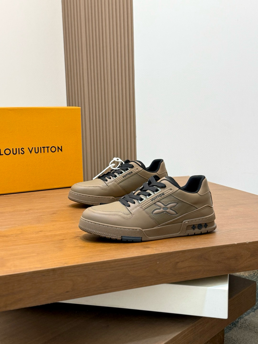 루이비통 Louis Vuitton 스니커즈