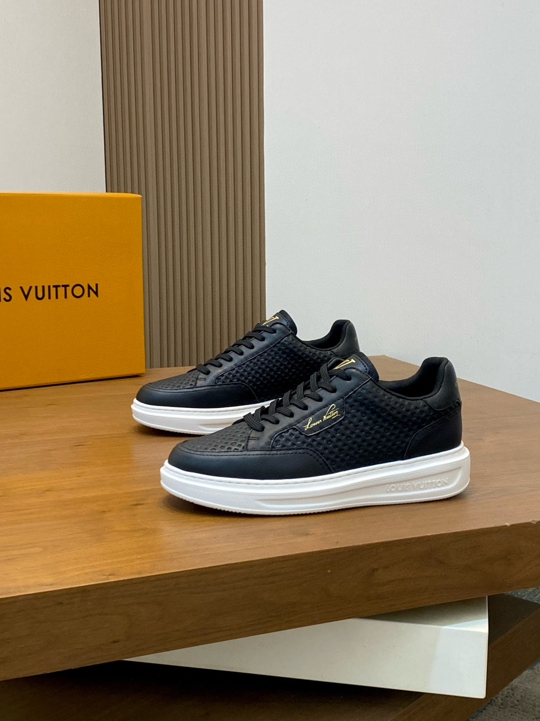 루이비통 Louis Vuitton 스니커즈