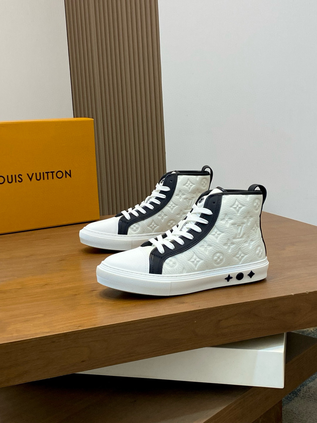 루이비통 Louis Vuitton 스니커즈