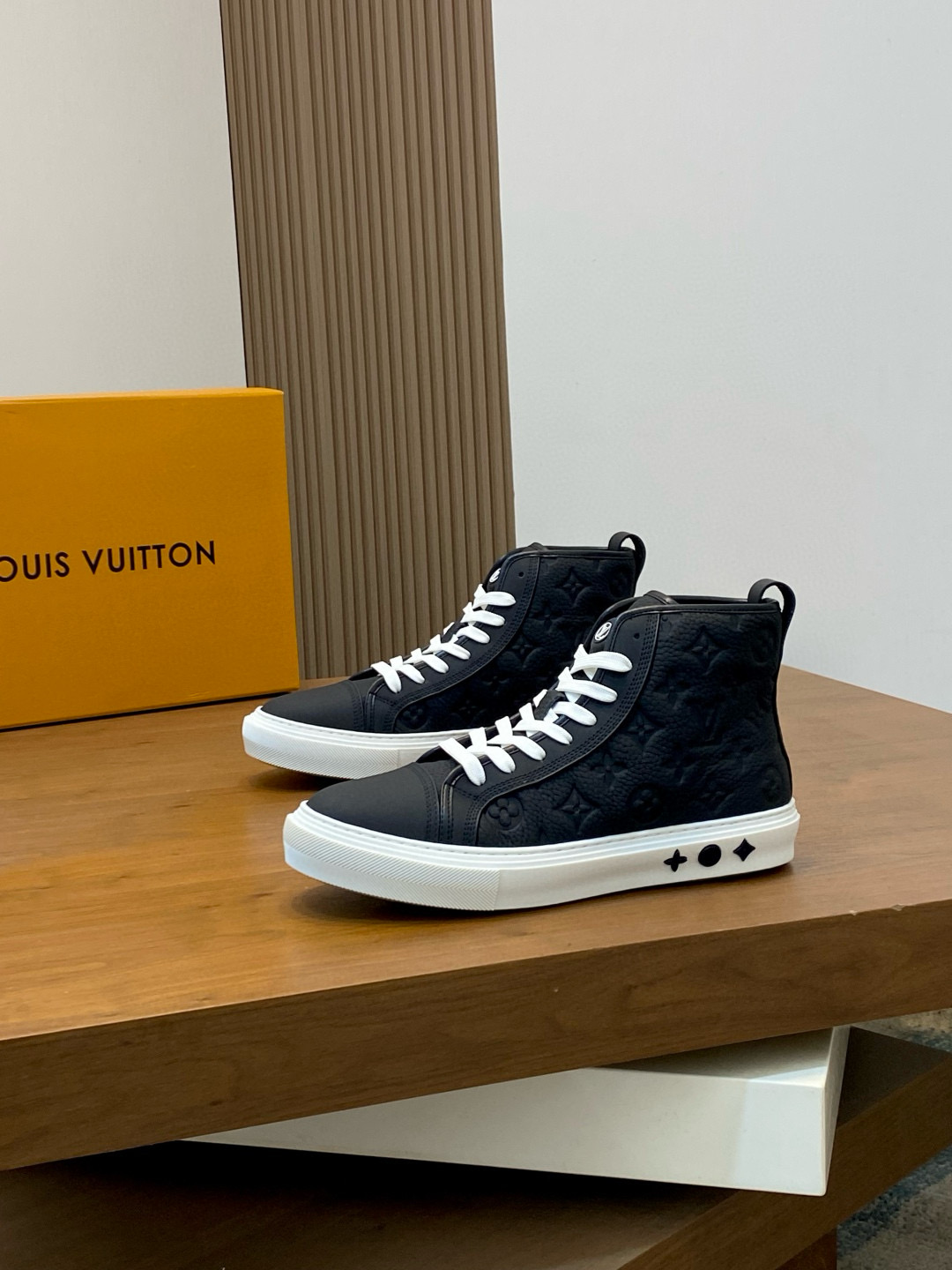 루이비통 Louis Vuitton 스니커즈