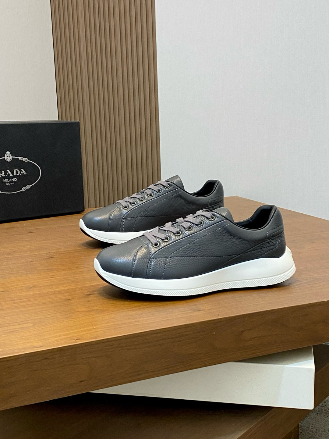 프라다 Prada 스니커즈