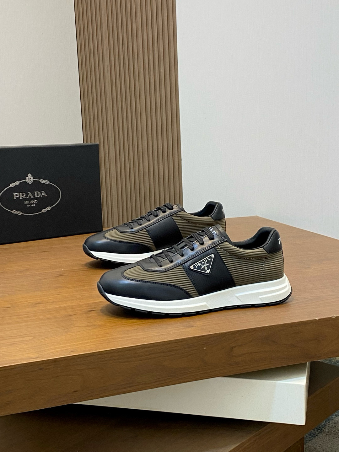 프라다 Prada 스니커즈