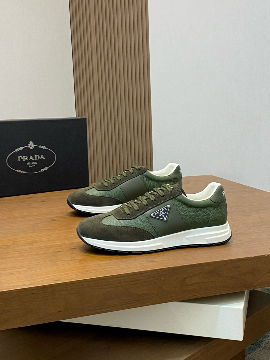 프라다 Prada 스니커즈