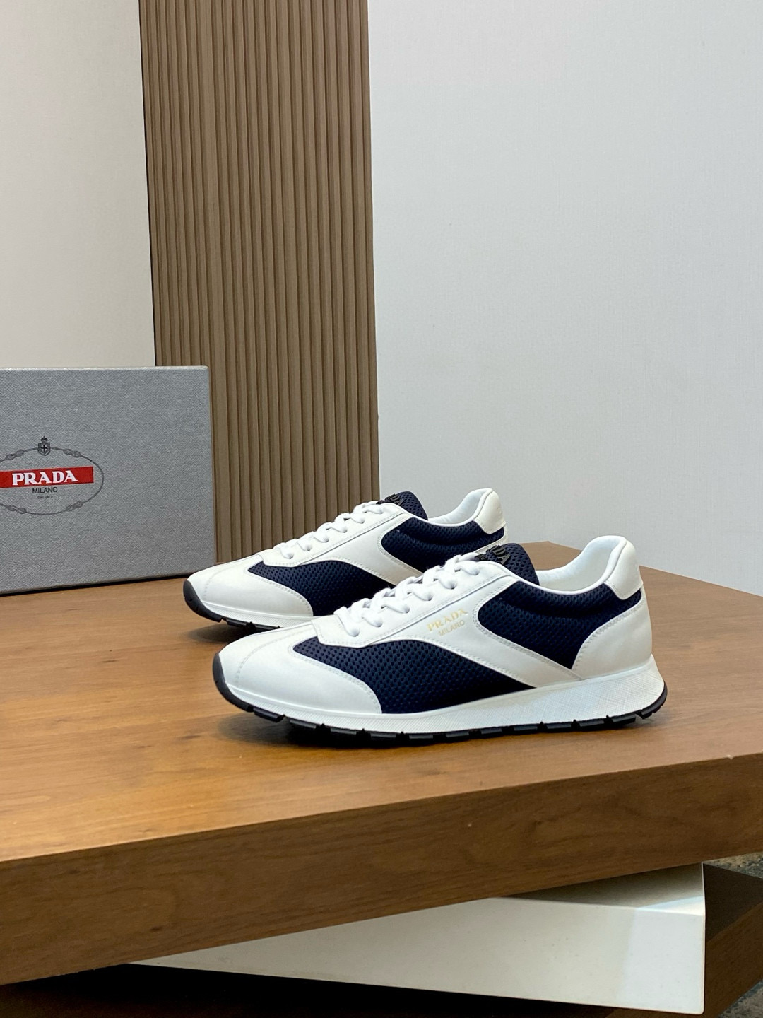 프라다 Prada 스니커즈