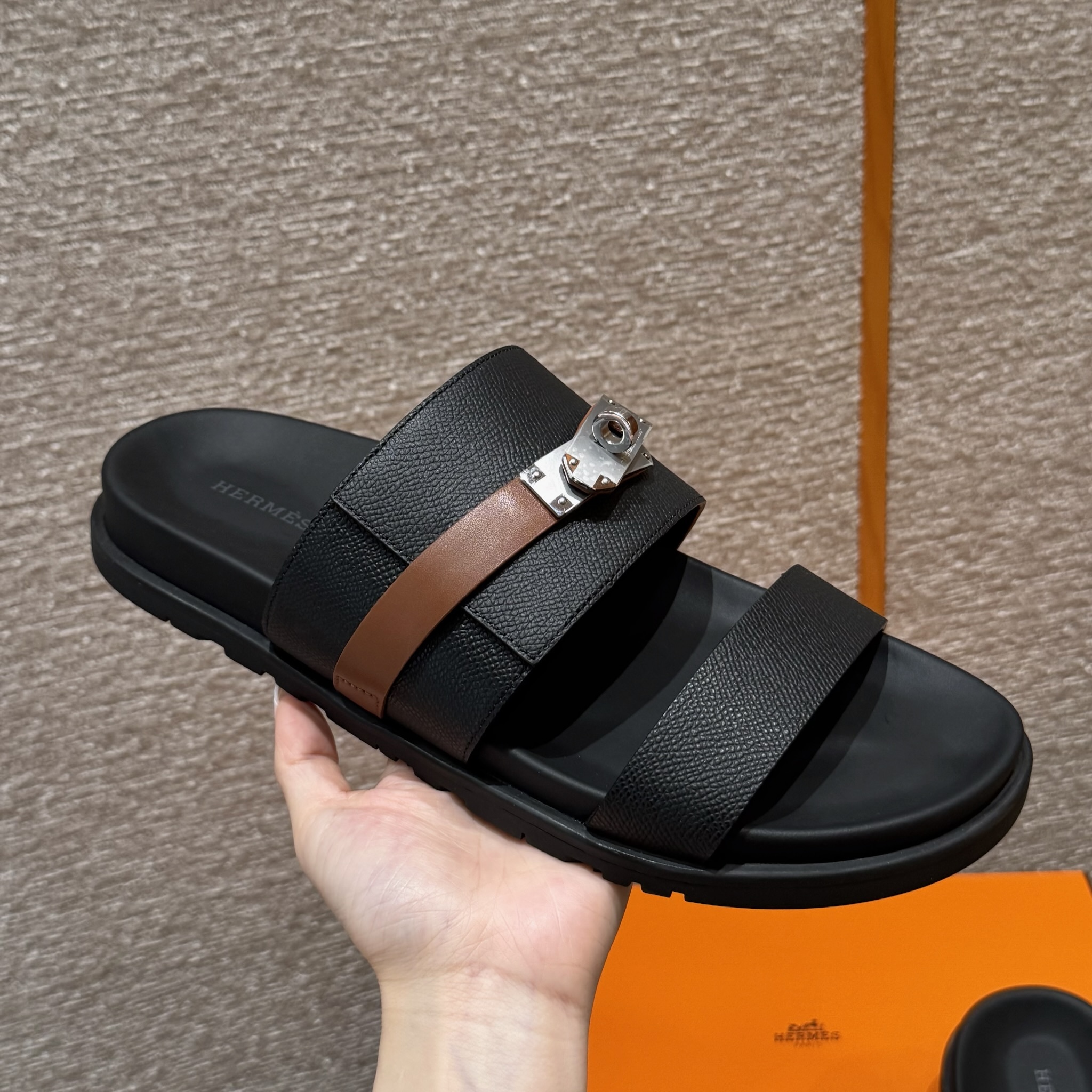 에르메스 Hermes 161 Jackson sandal Epsom&89 Noir and Naturel