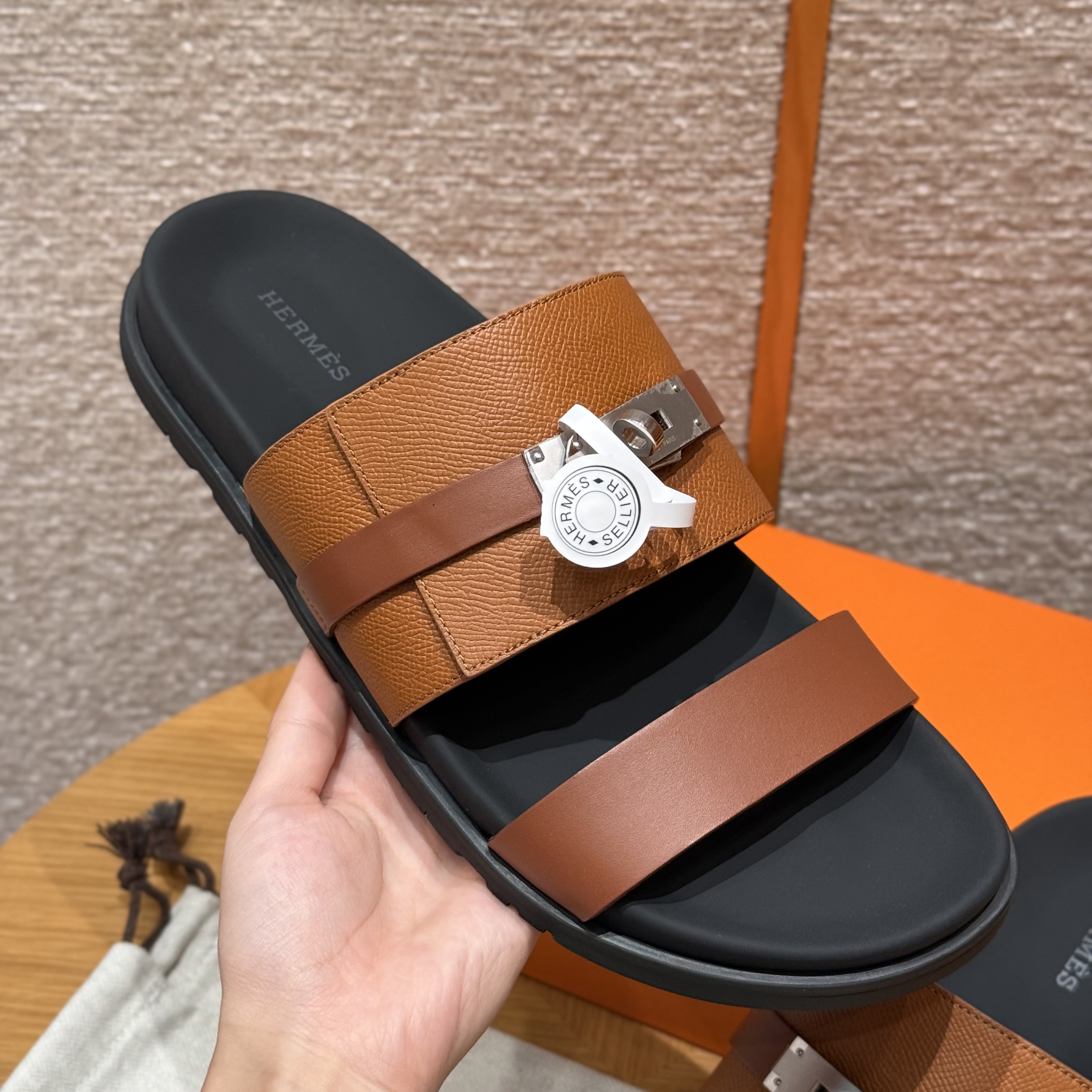 에르메스 Hermes 161 Jackson sandal Epsom&Naturel and 37 Gold