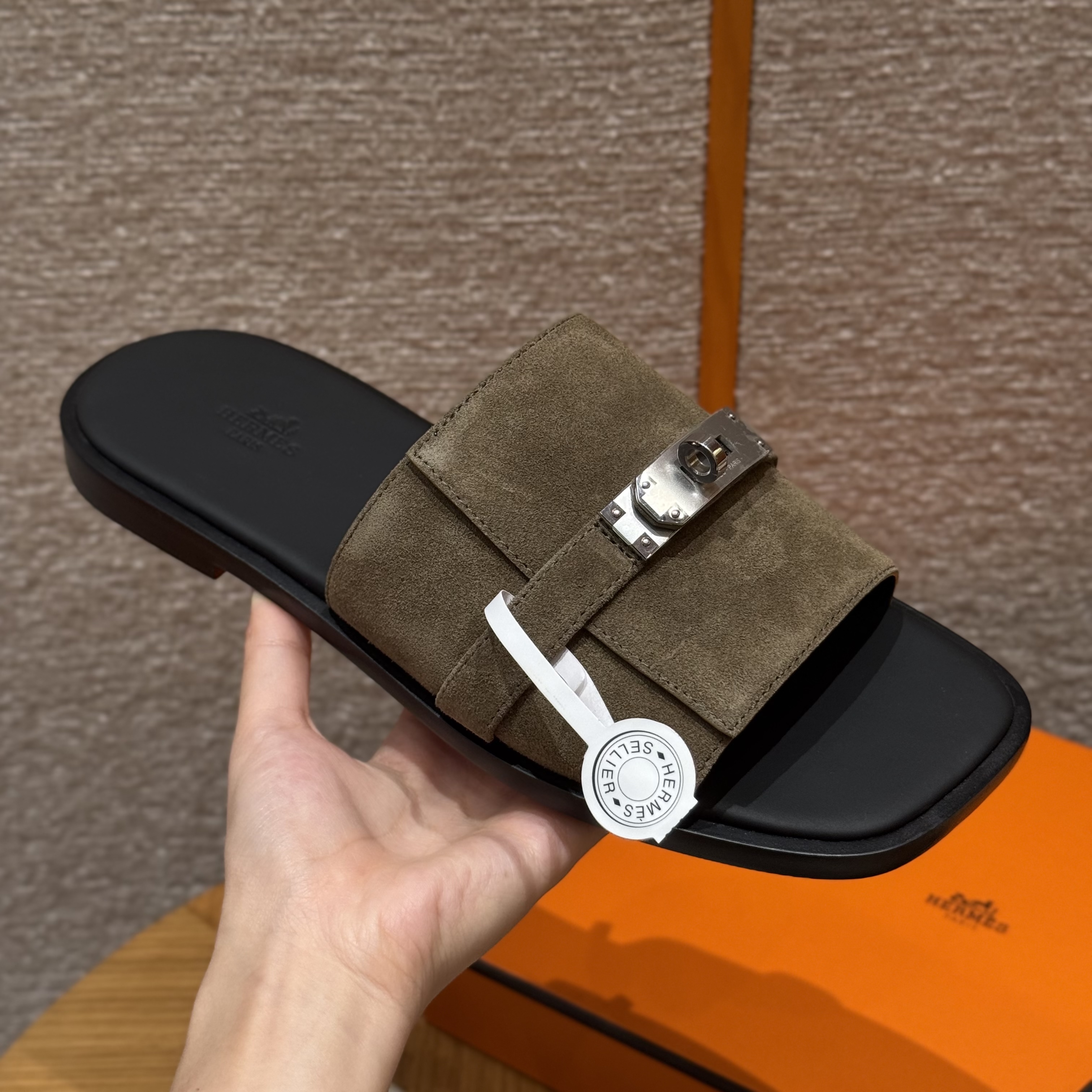 에르메스 Hermes 183 Gabriel sandal Chamois&Army green