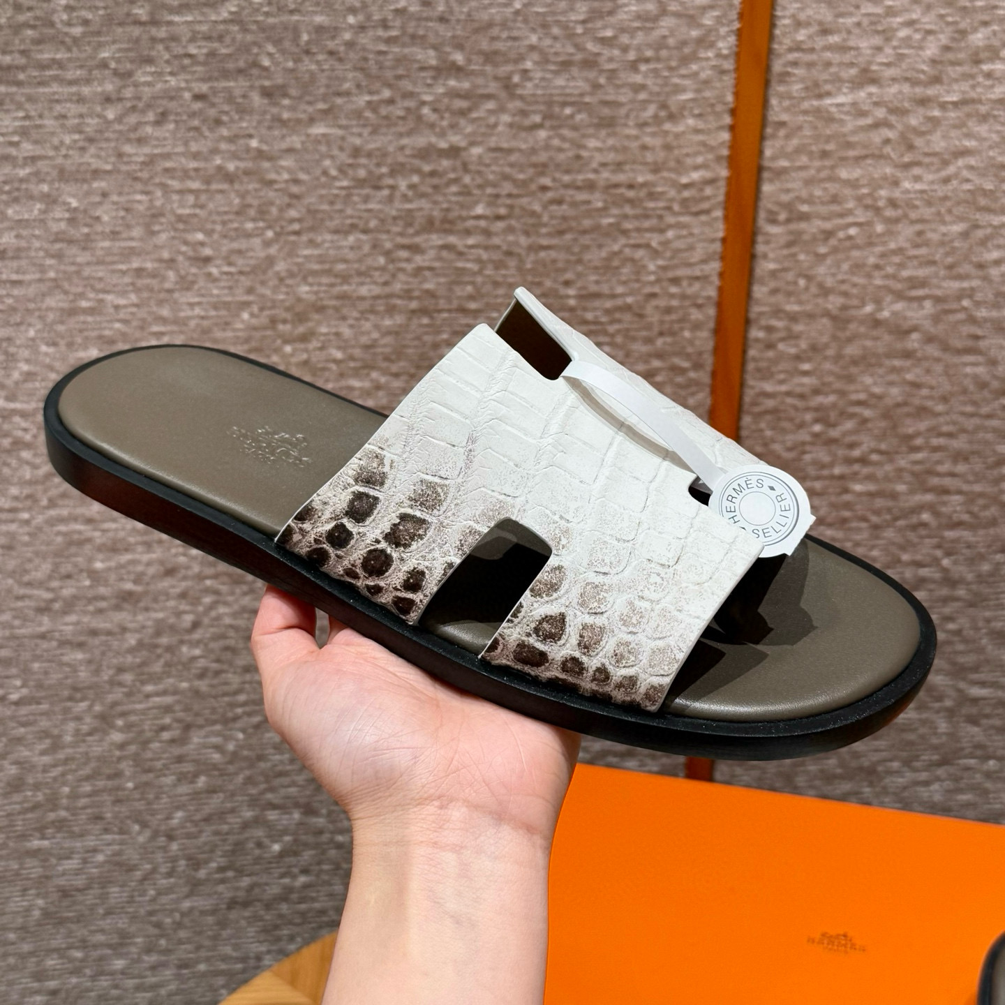 에르메스 Hermes 182 Izmir sandal Matte Alligator&01 Himalaya