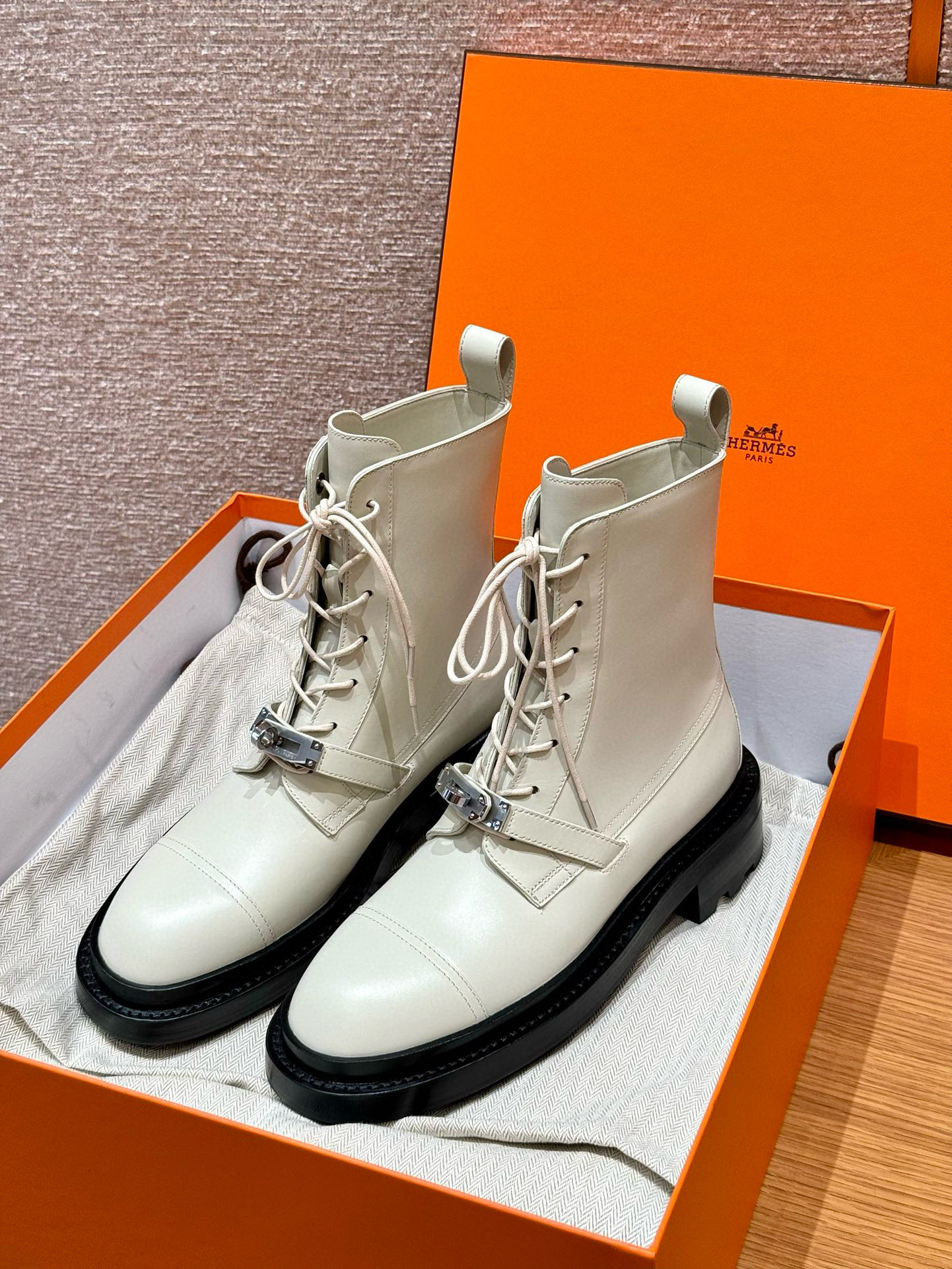 에르메스 Hermes 253 Funk Ankle Boot Calfskin&Clay beige