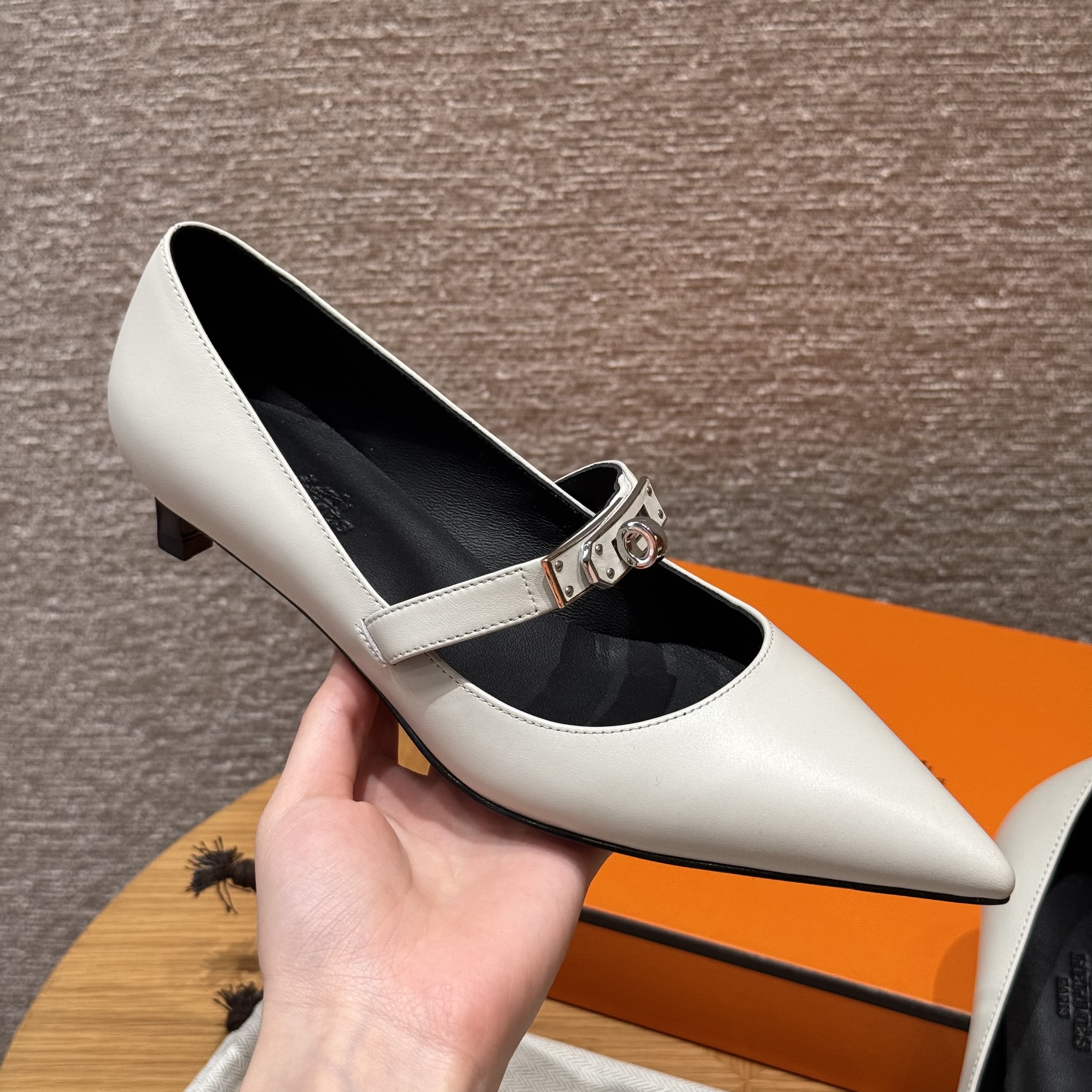 에르메스 Hermes 336 Kiara 40 Pump Calfskin&Light gray