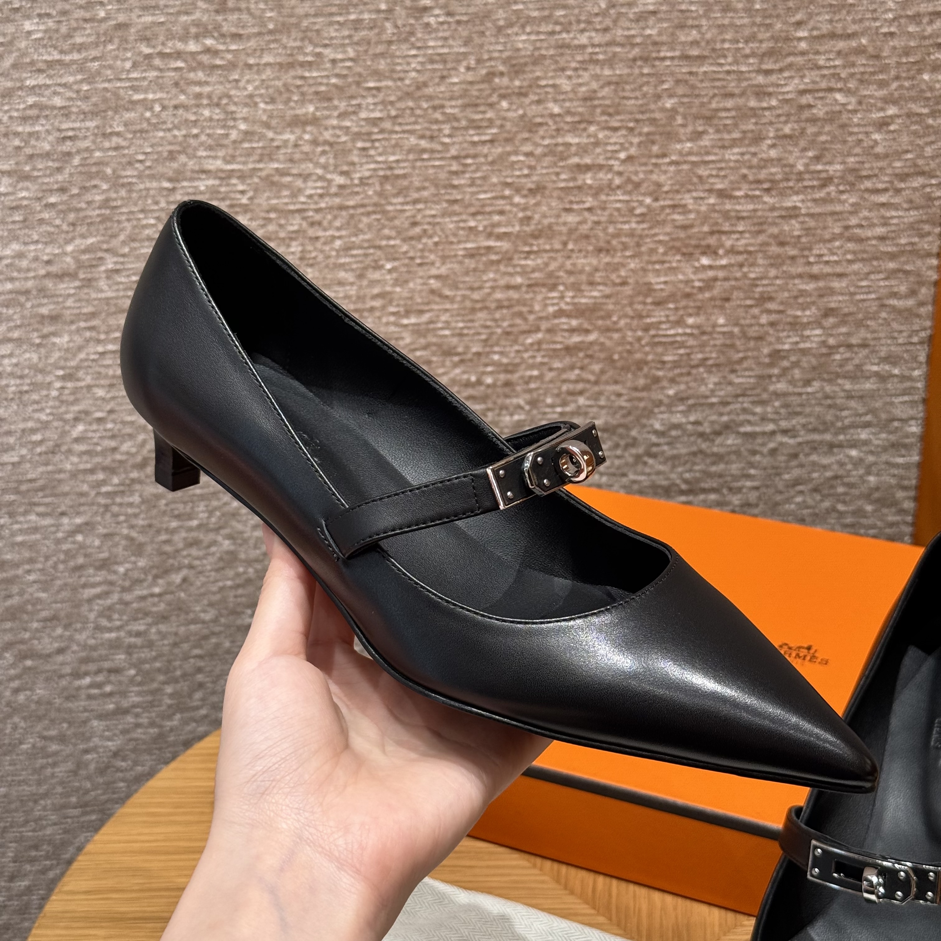 에르메스 Hermes 336 Kiara 40 Pump Calfskin&Noir
