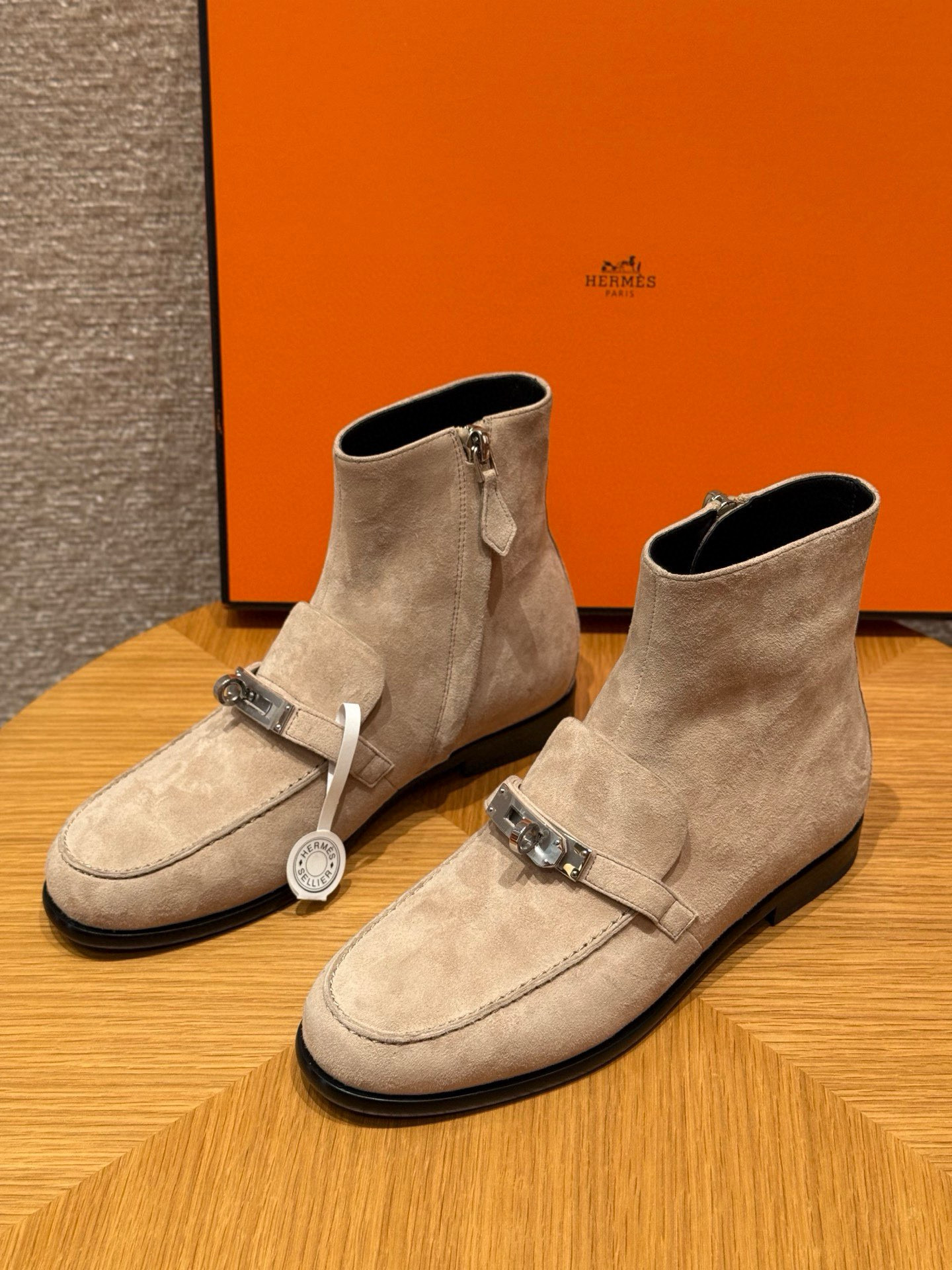에르메스 Hermes 610 Kelsy Ankle Boot Chamois&Beige