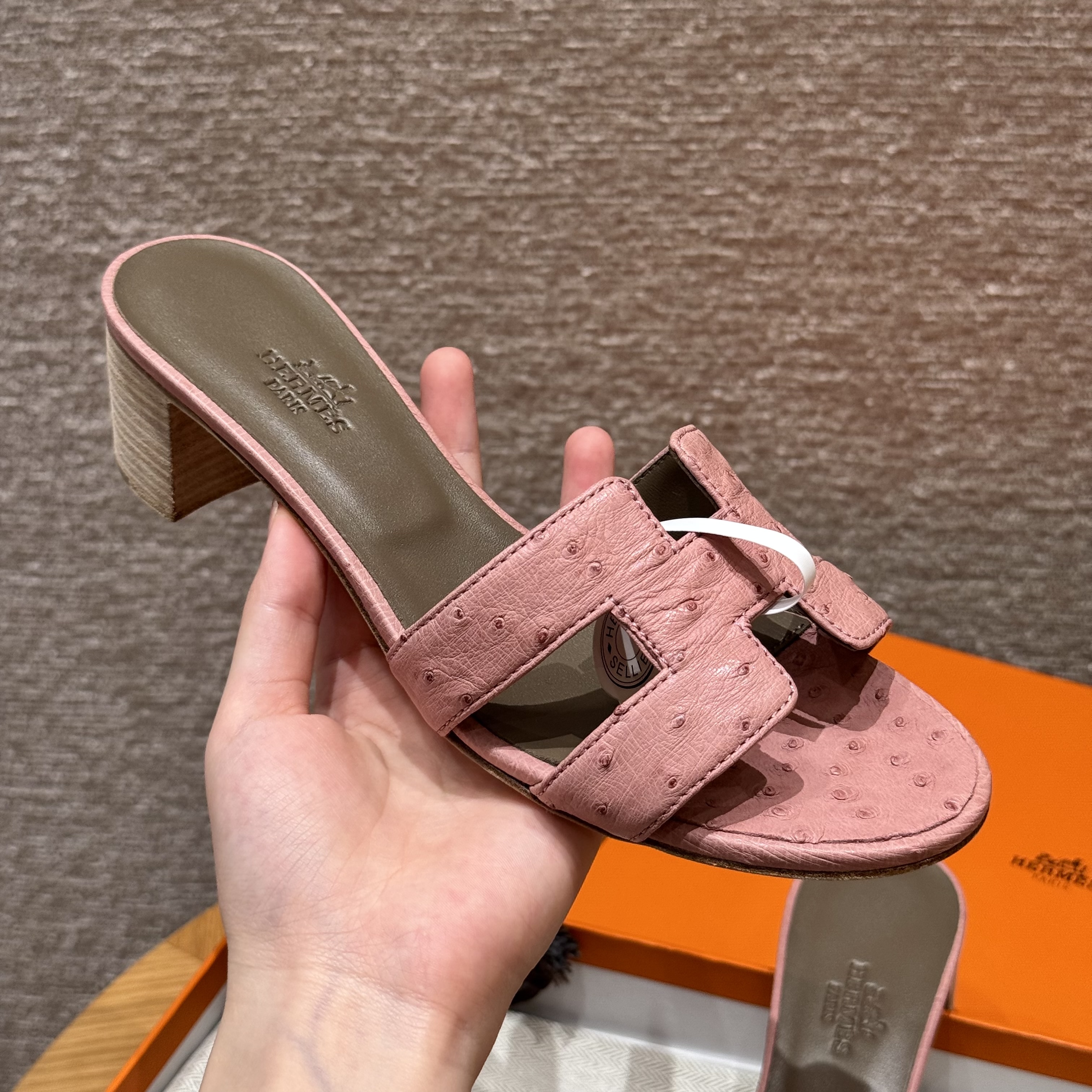 에르메스 Hermes 185 Oasis sandal KK Ostrich&Terre Cuite