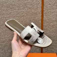 에르메스 Hermes 181 Oran sandal Matte Alligator&01 Himalaya