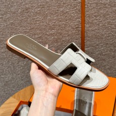 에르메스 Hermes 181 Oran sandal Matte Alligator&8L Beton