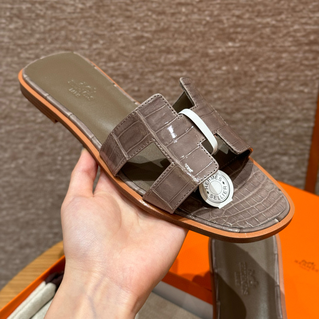 에르메스 Hermes 181 Oran sandal Matte Alligator&18 Etoupe