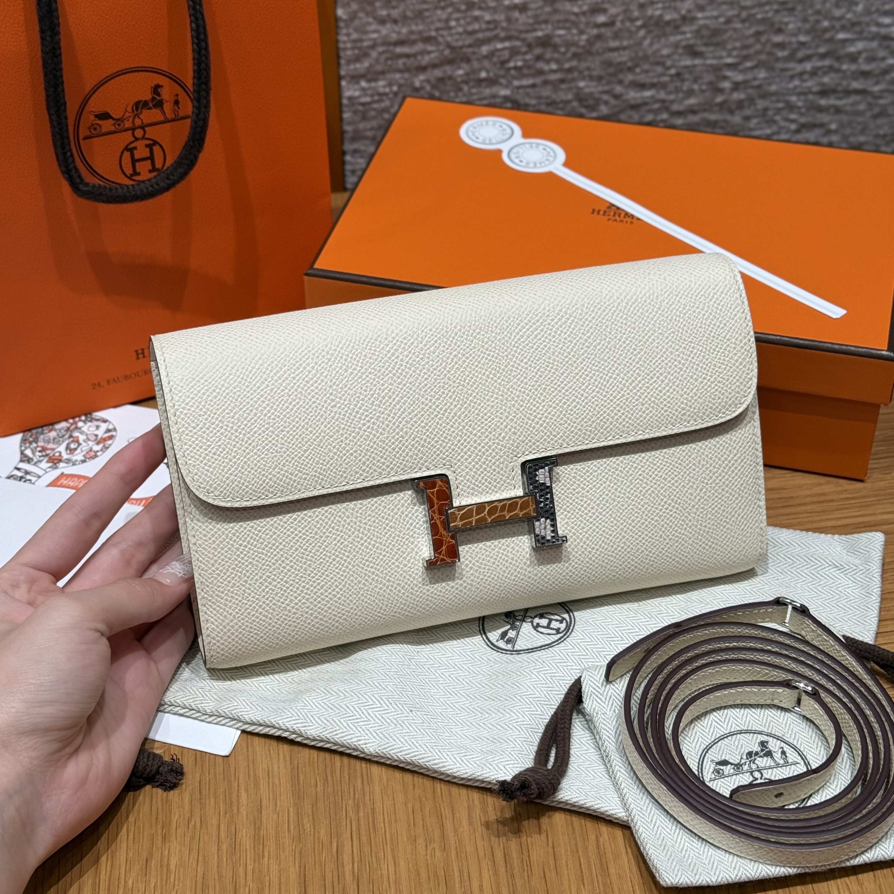에르메스 Hermes Constance to go 20cm Epsom i2 Nata/enamel fittings