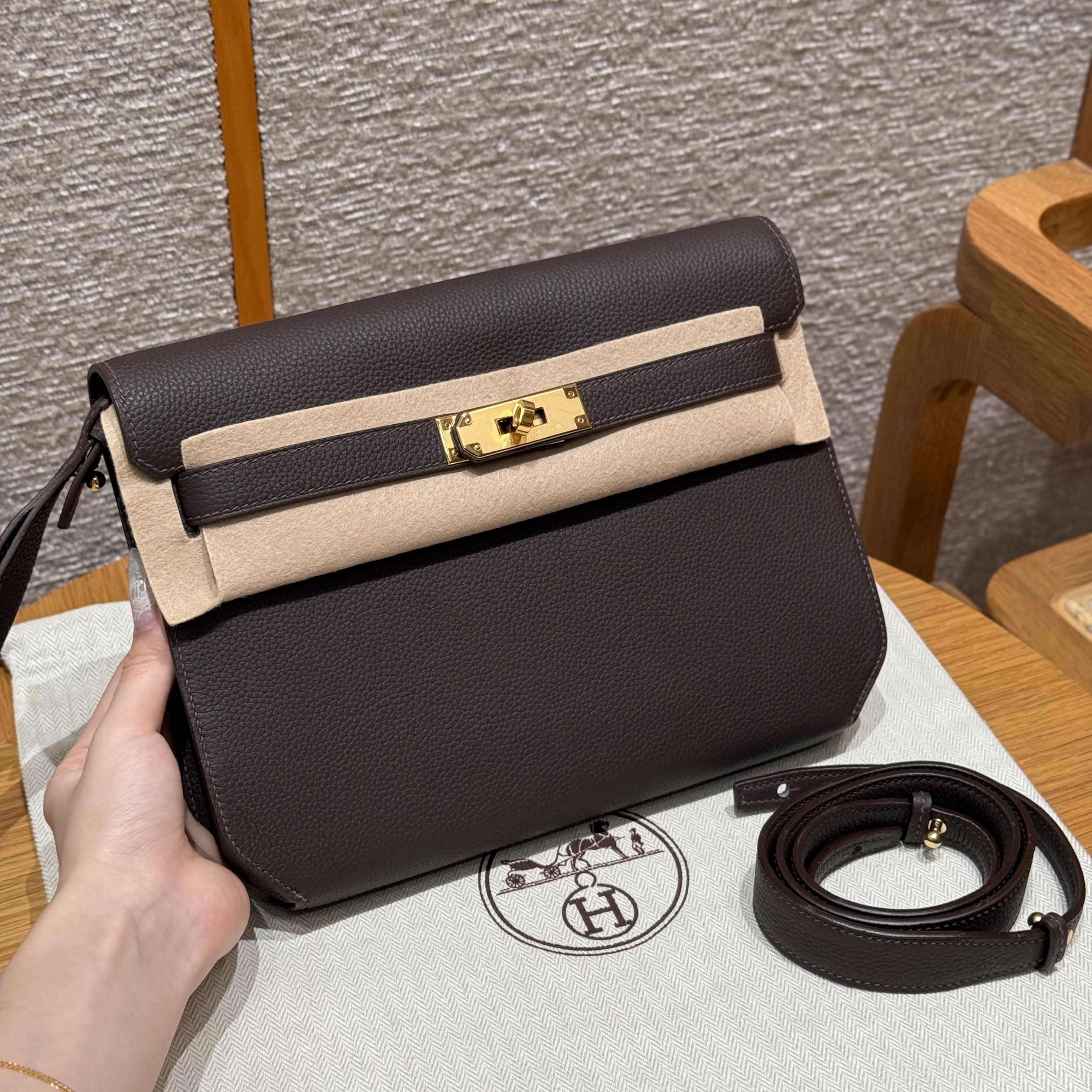 에르메스 Hermes kelly depeches 25cm Togo 46 Ebene/gold