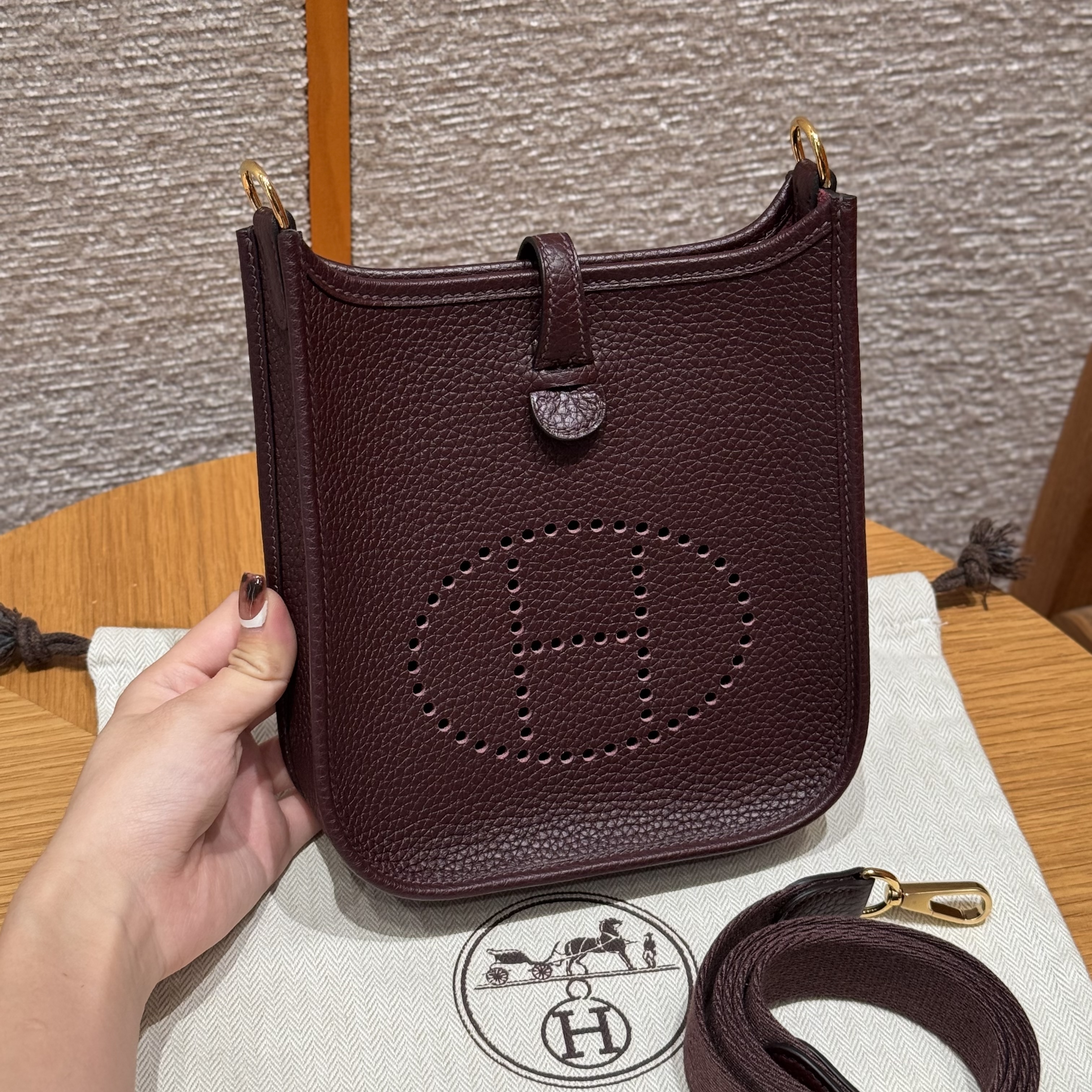 에르메스 Hermes Mini Evelyne 16cm clemence 0G Rouge Seller/gold