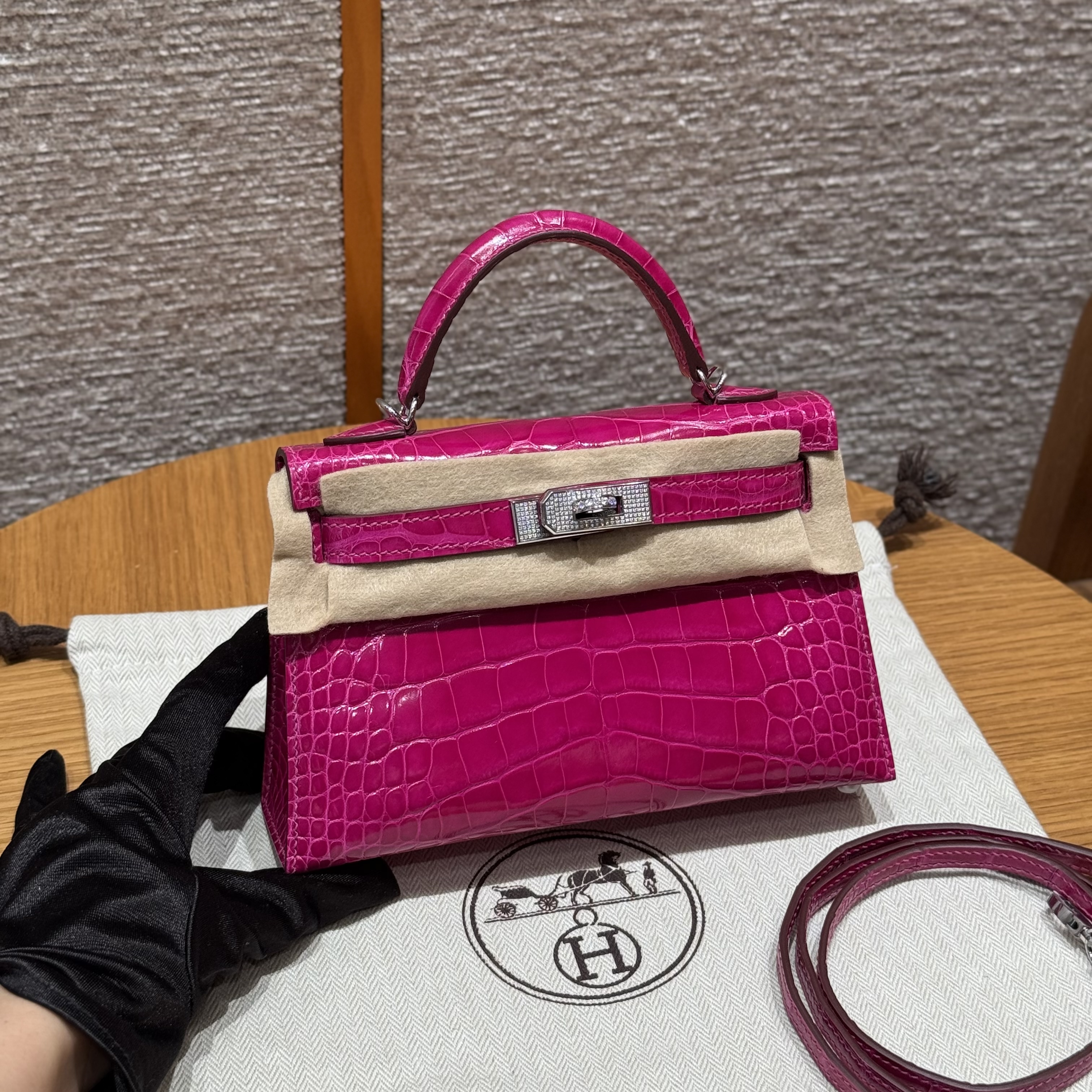 에르메스 Hermes Mini Kelly 19cm Bright faced Alligator J5 Rose Scheherazade/Diamond