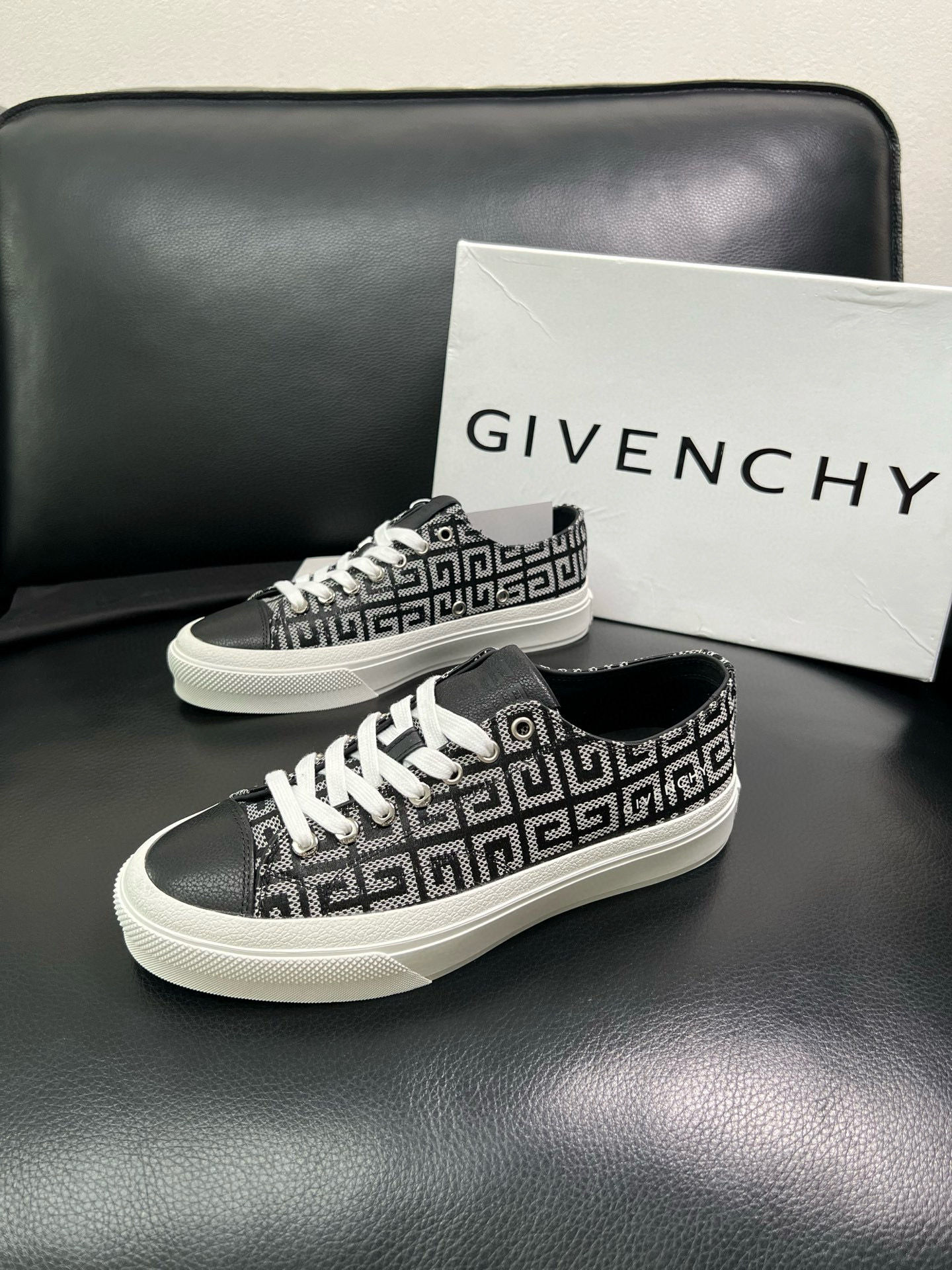 지방시 Givenchy 스니커즈