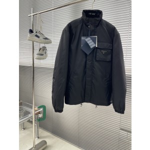 프라다 Prada 패딩。