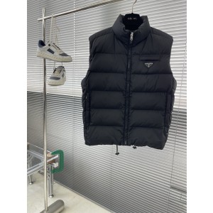 프라다 Prada 조끼 패딩。