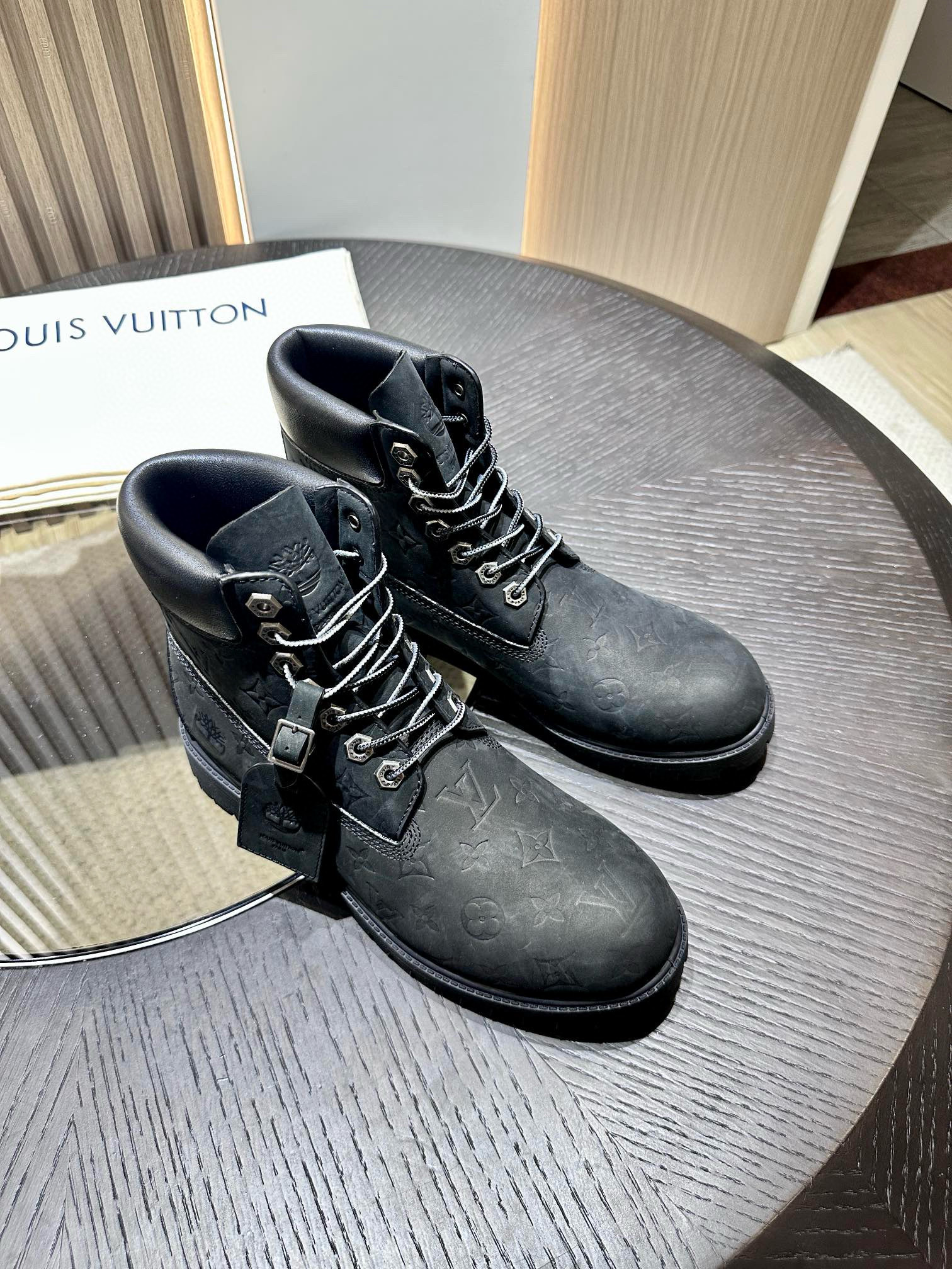 루이비통 Louis Vuitton Ranger 앵클 부츠
