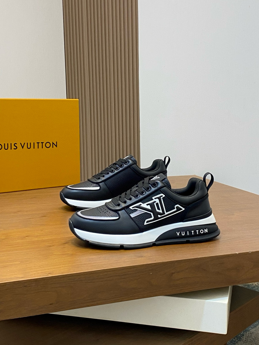 루이비통 Louis Vuitton Trainer 스니커즈