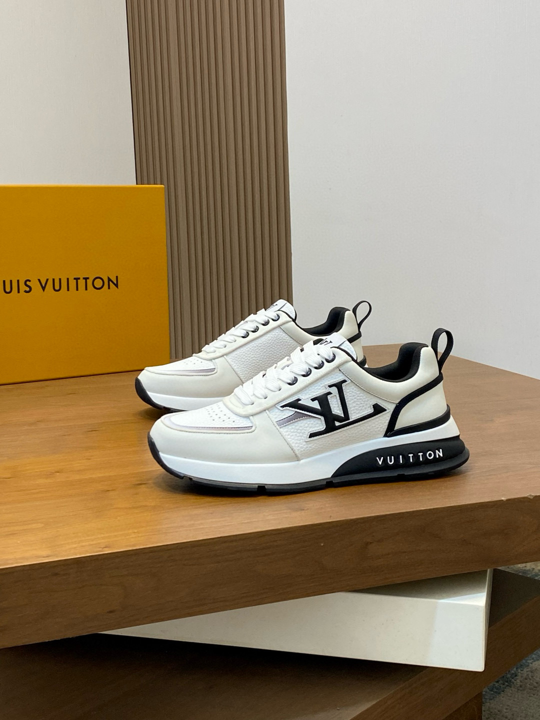 루이비통 Louis Vuitton Trainer 스니커즈