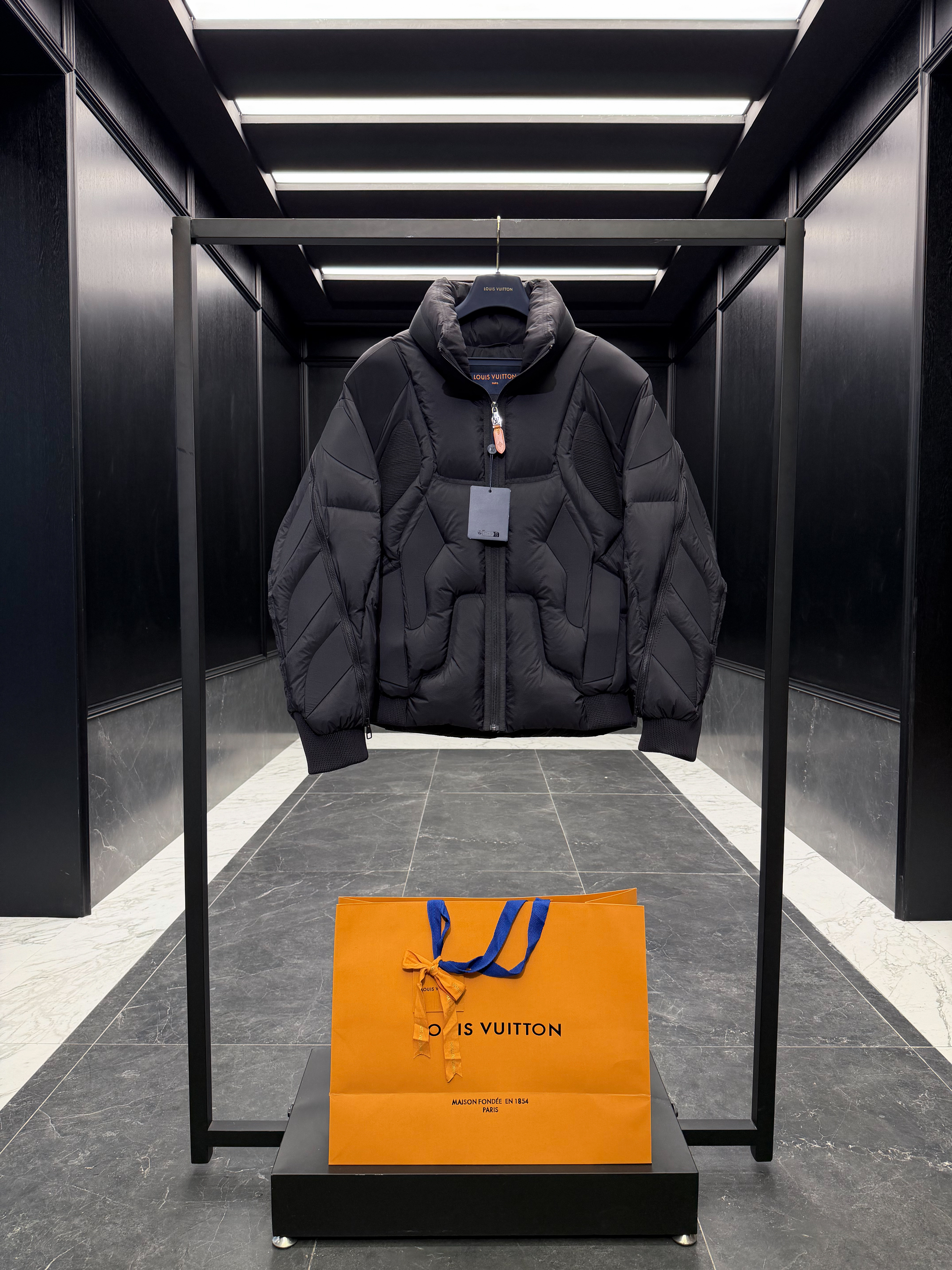 루이비통 Louis Vuitton 다운재킷 275