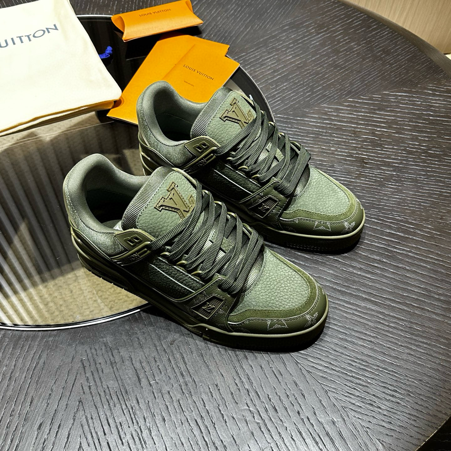 루이비통 Louis Vuitton Trainer 스니커즈