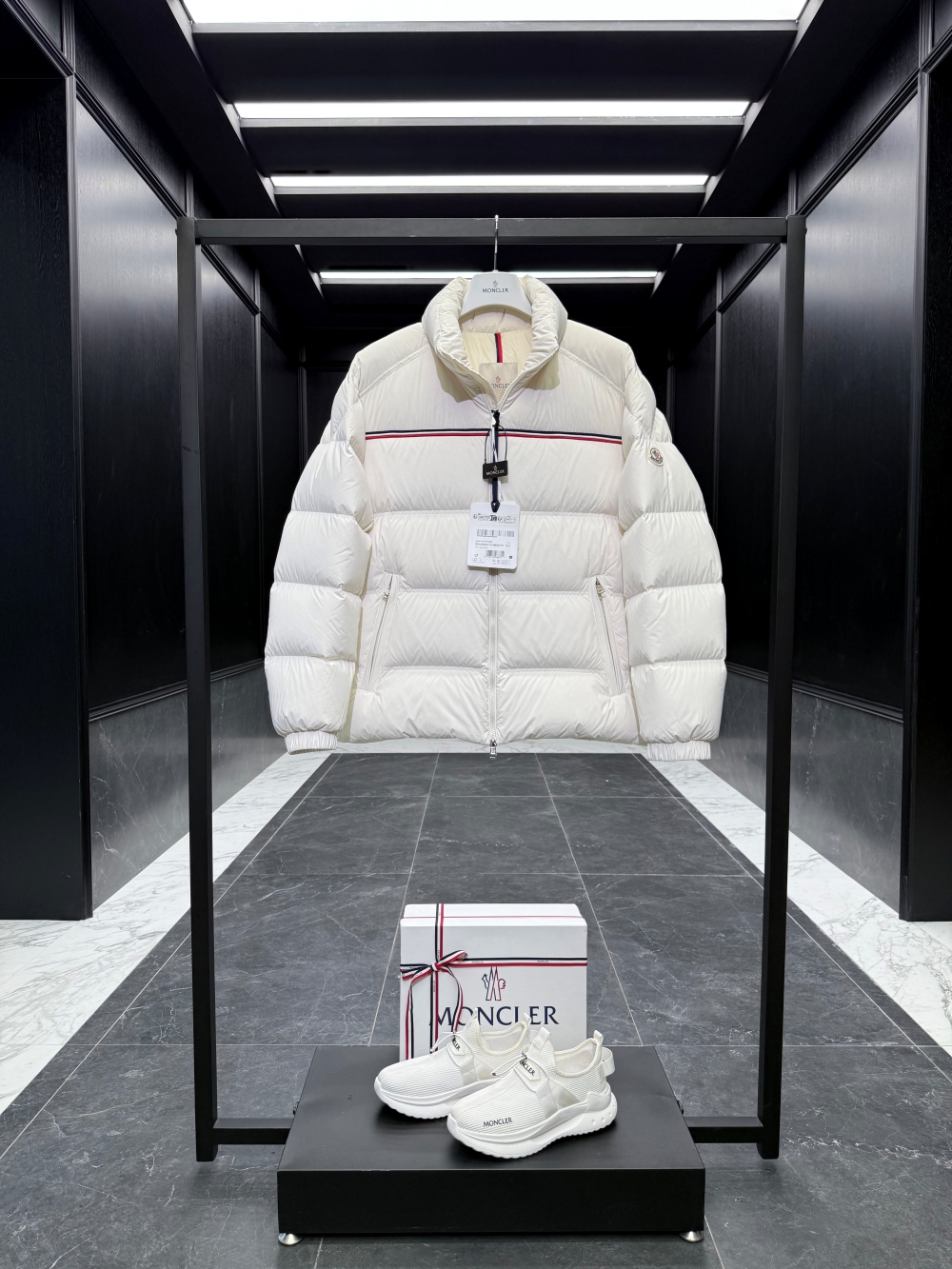 몽클레어 Moncler Bouvaque 다운재킷。