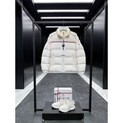 몽클레어 Moncler Bouvaque 다운재킷