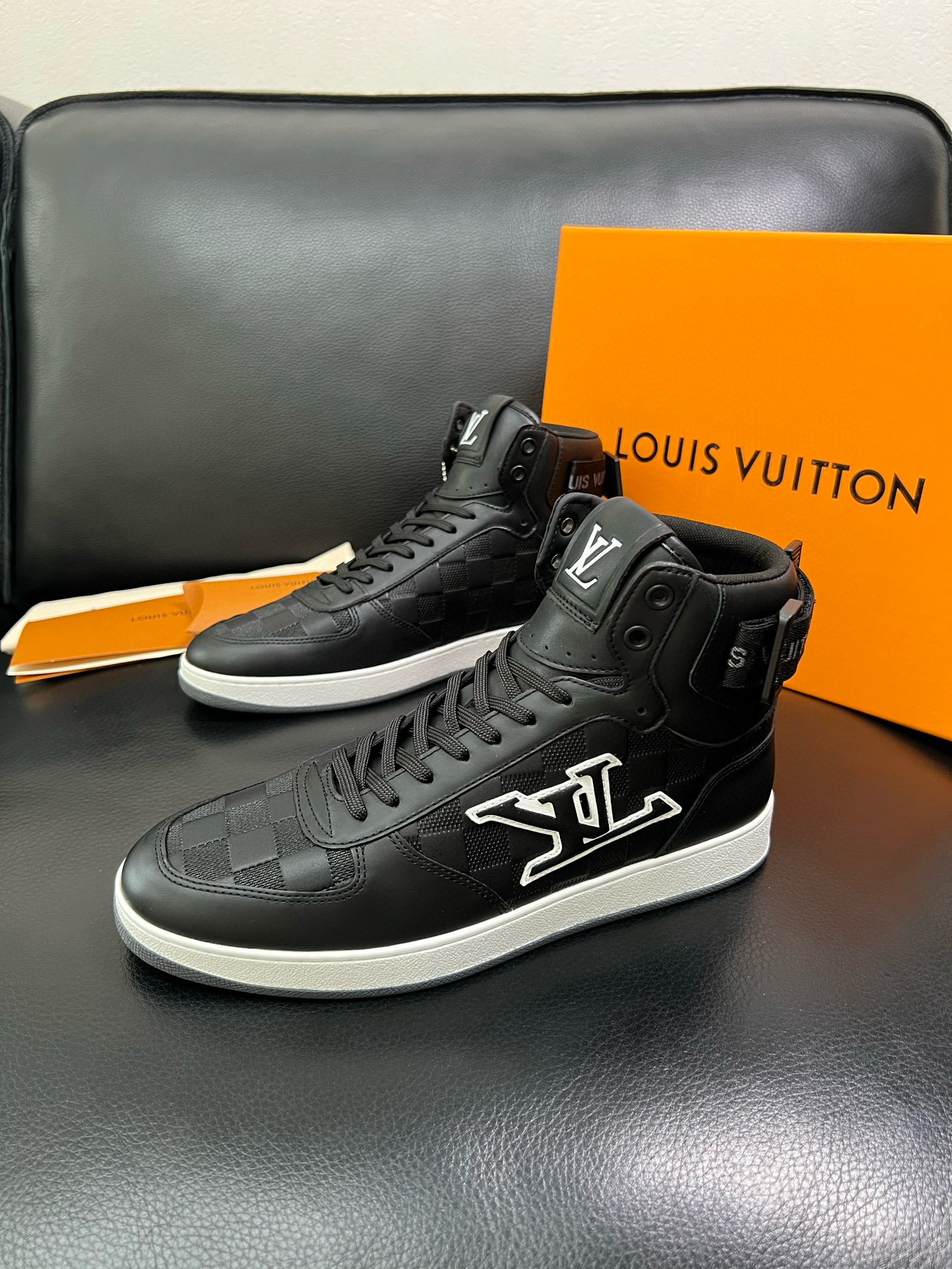 루이비통 Louis Vuitton 스니커즈