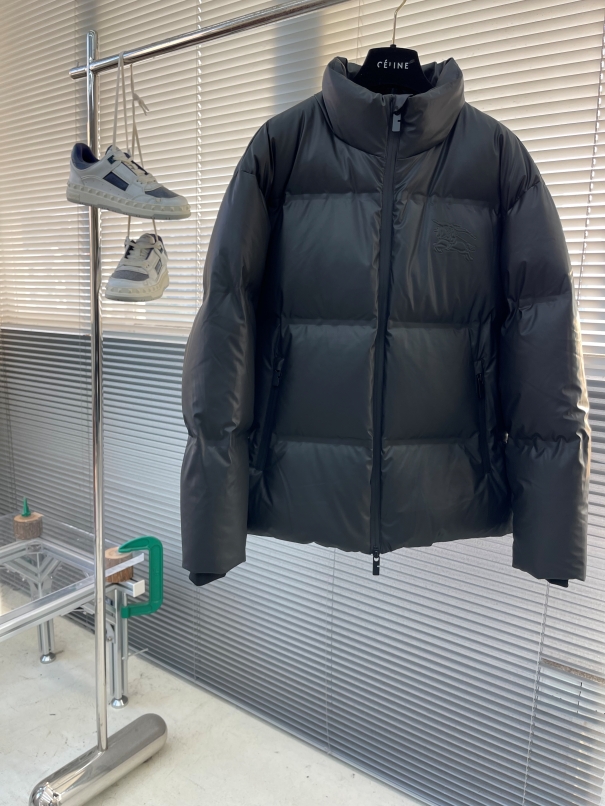 버버리 Burberry 다운재킷.