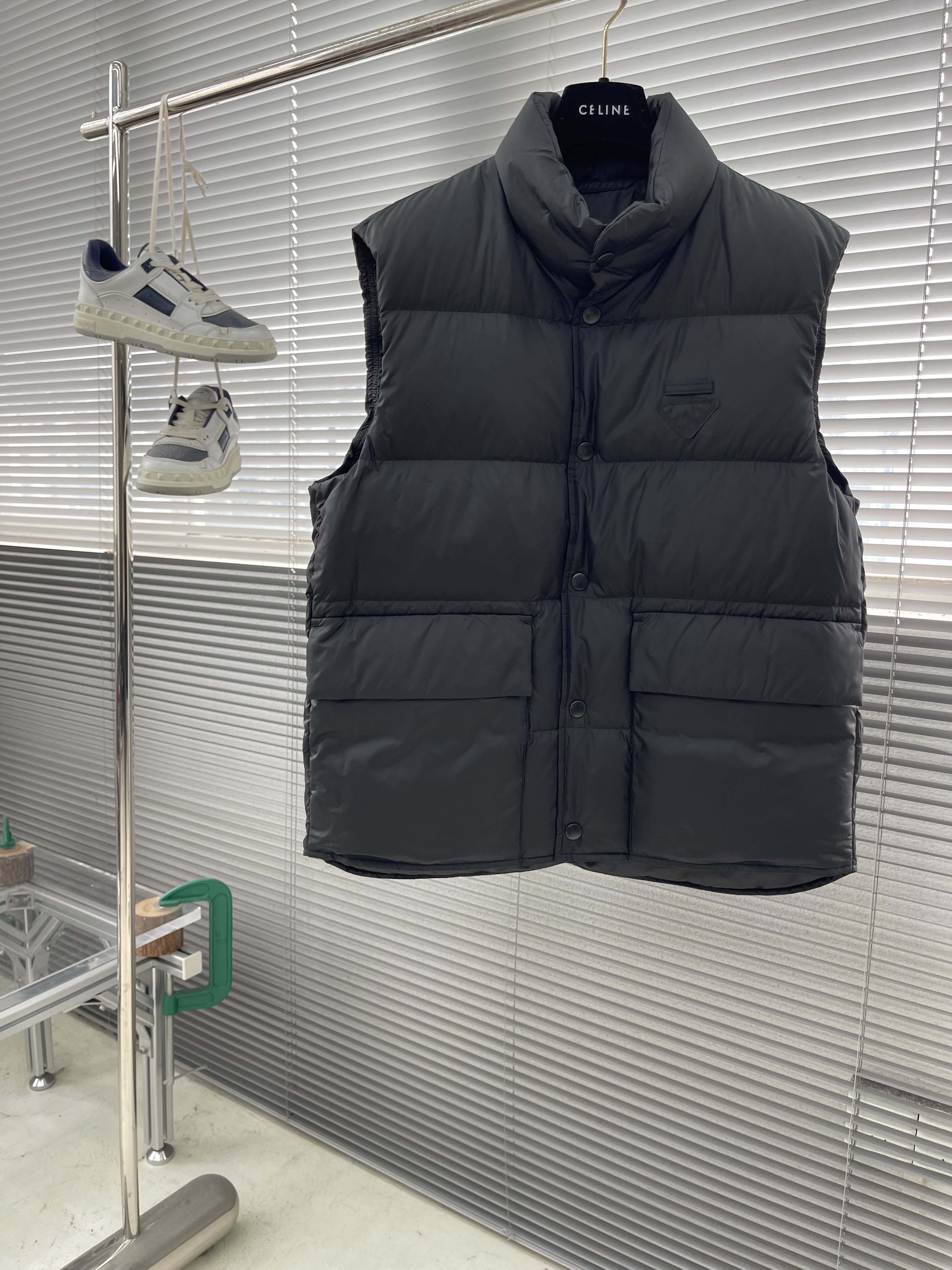 프라다 Prada 조끼 패딩。