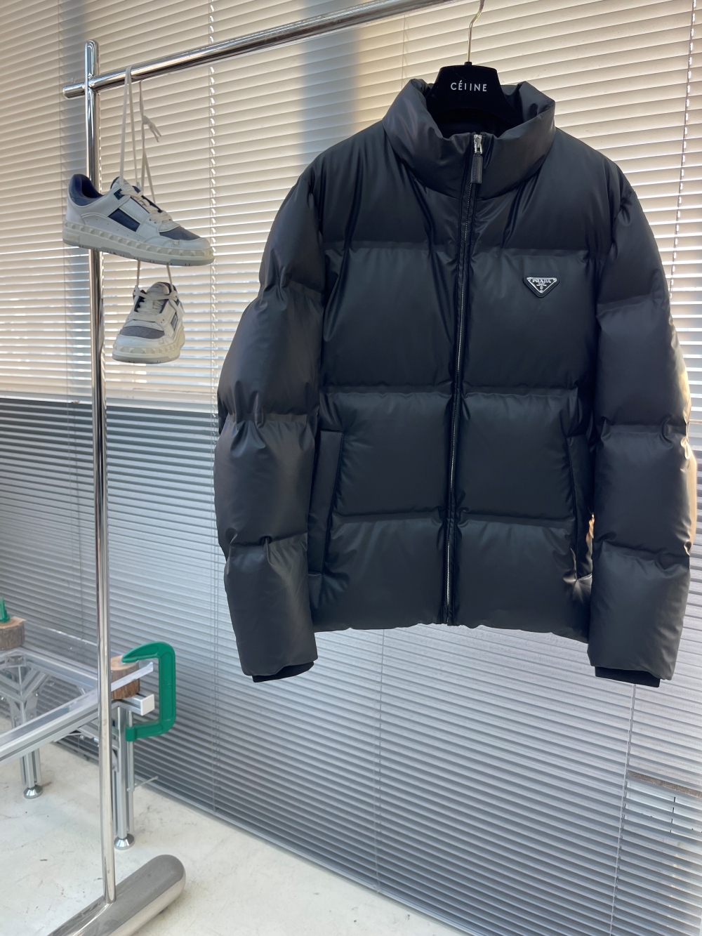 프라다 Prada 다운재킷.