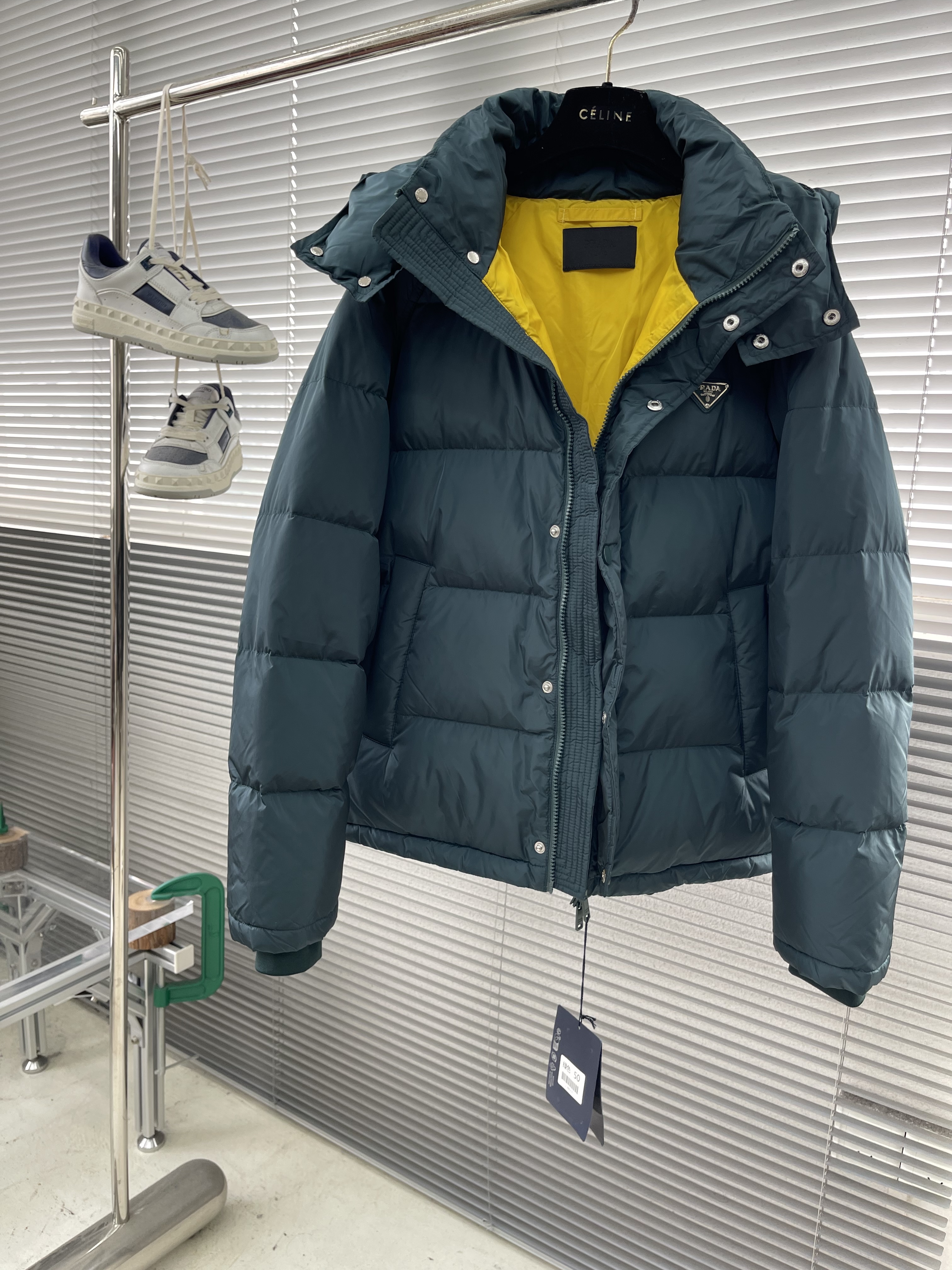 프라다 Prada 다운재킷。