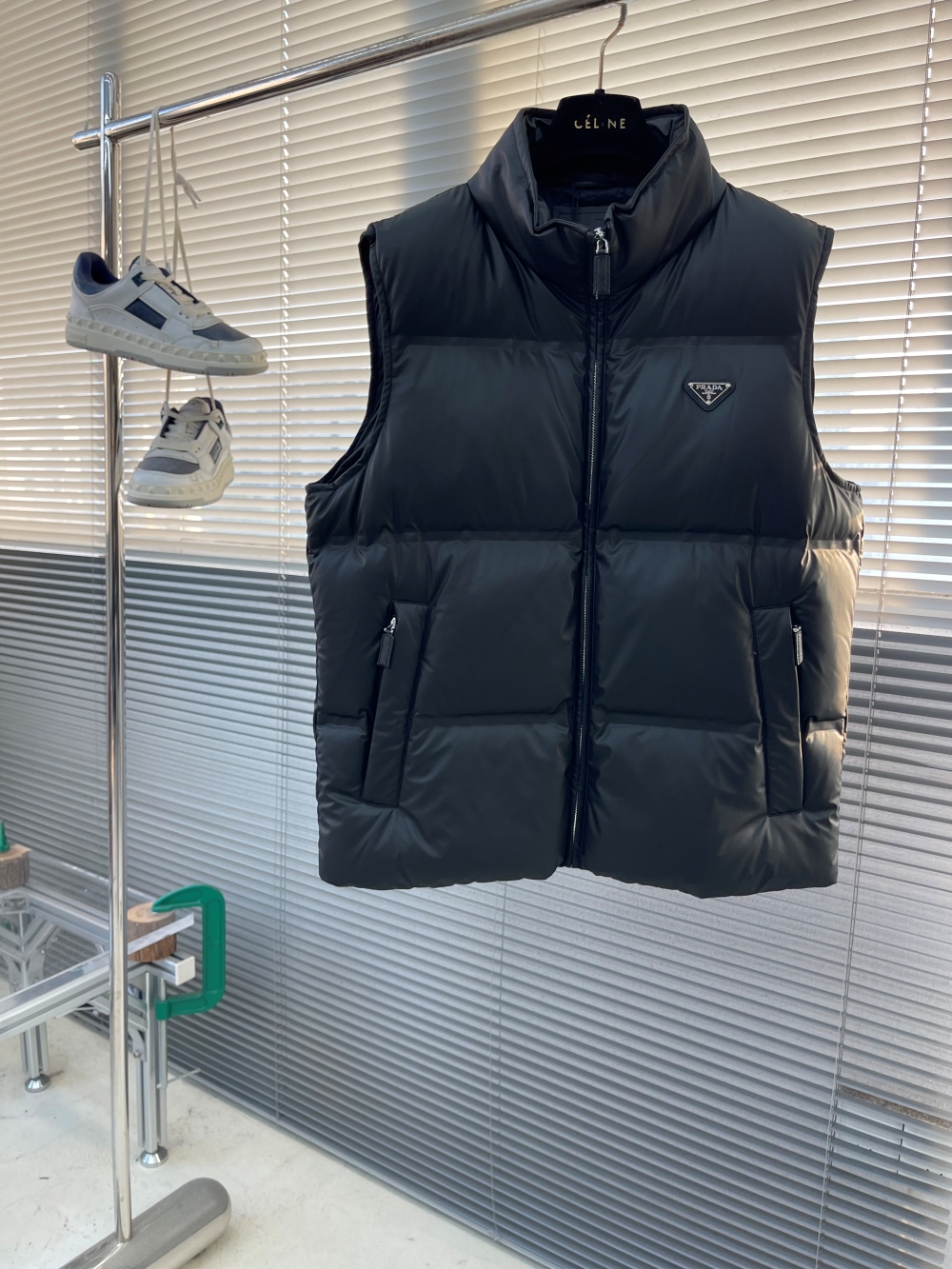 프라다 Prada 조끼 패딩。