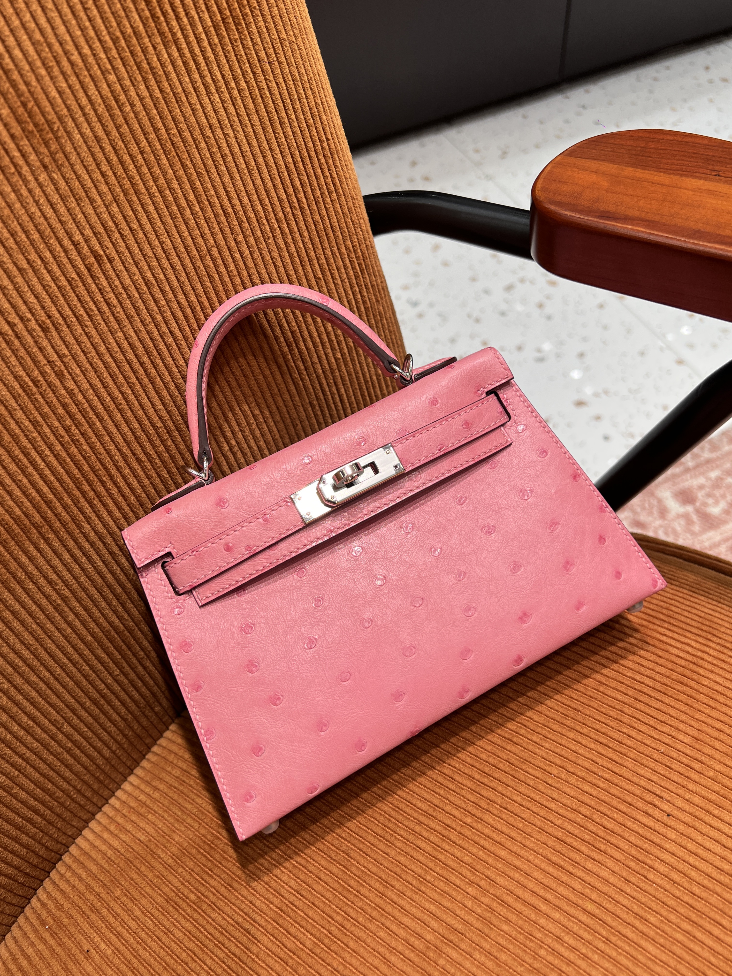 에르메스 Hermes Mini Kelly Ostrich L4 Bubble Gum/silver