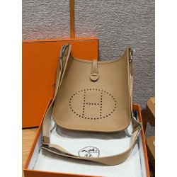 에르메스 Hermes Evelyne 29cm clemence 4B Biscuit/silver